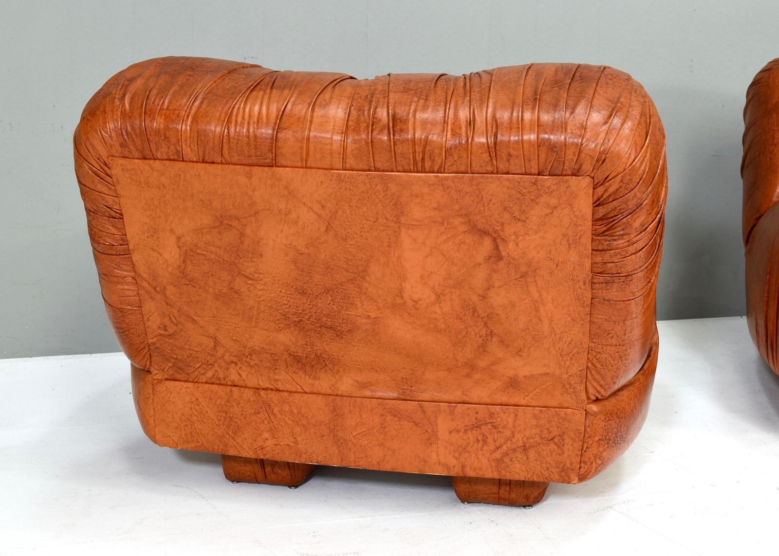 photo buy Rare Pair Of Lounge Chairs By Giuseppe Rossi Di Albizzate , Italy – 1970’s
