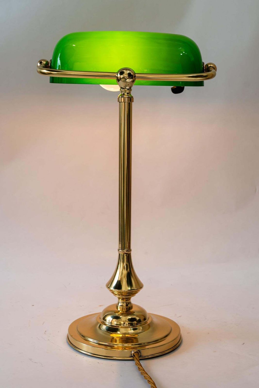 photo vintage Banker Table Lamp With Glass Shade Vienna Around 1920s