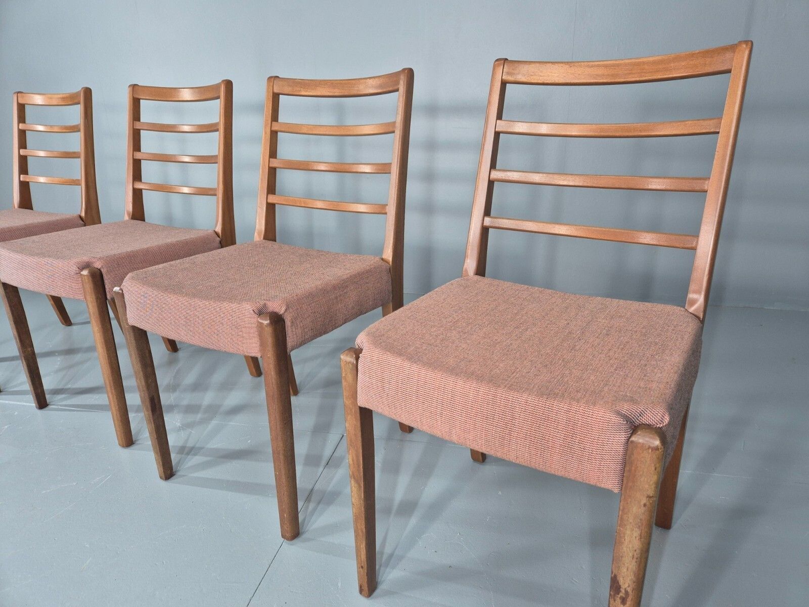 photo vintage 4 Vintage Mid Century Dining Chairs 1960s Retro New Upholstery Mdin
