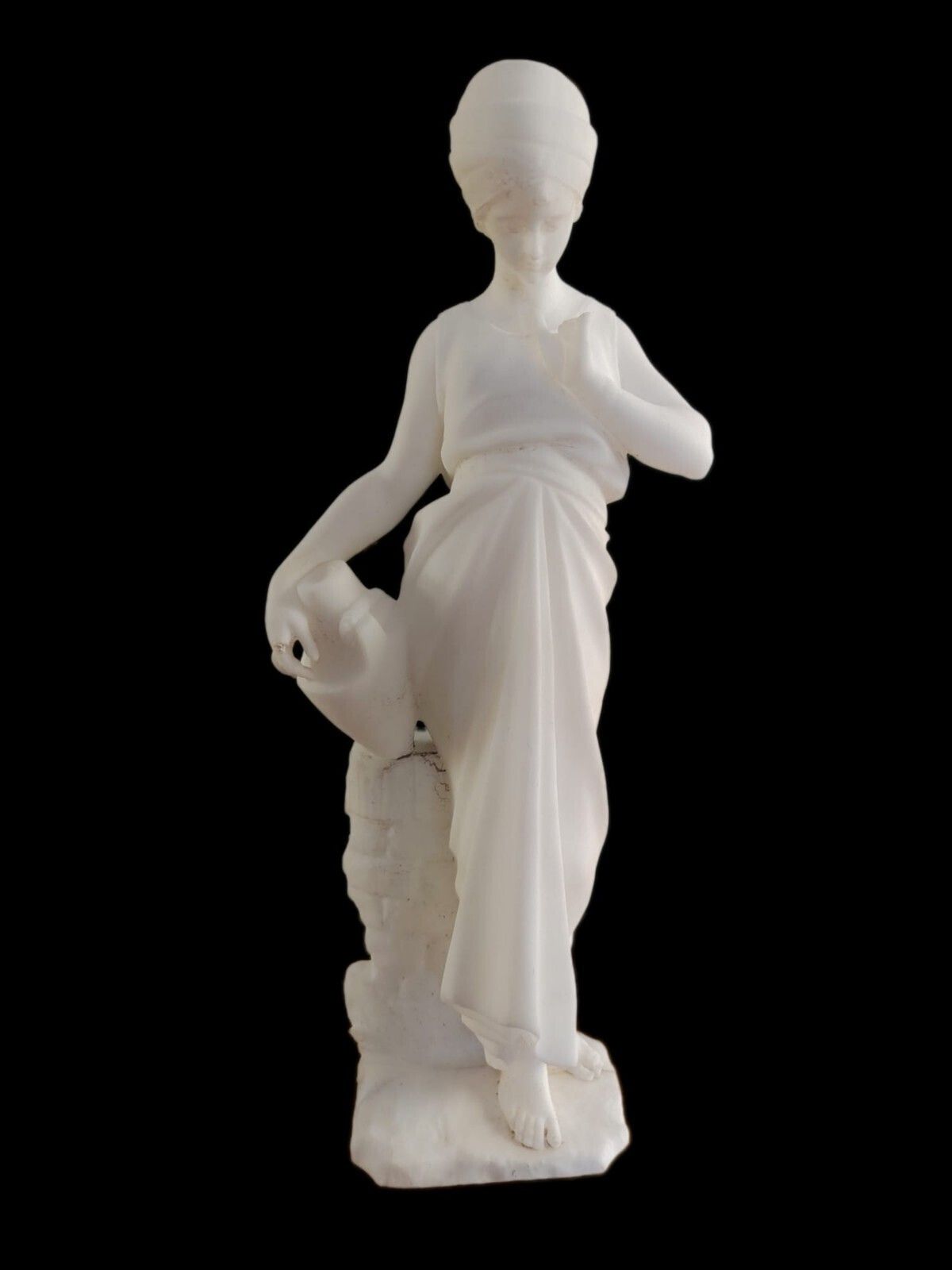 photo vinterior Sculpture First Half Of The 20th Century Alabaster Young Water Carrier At The Well