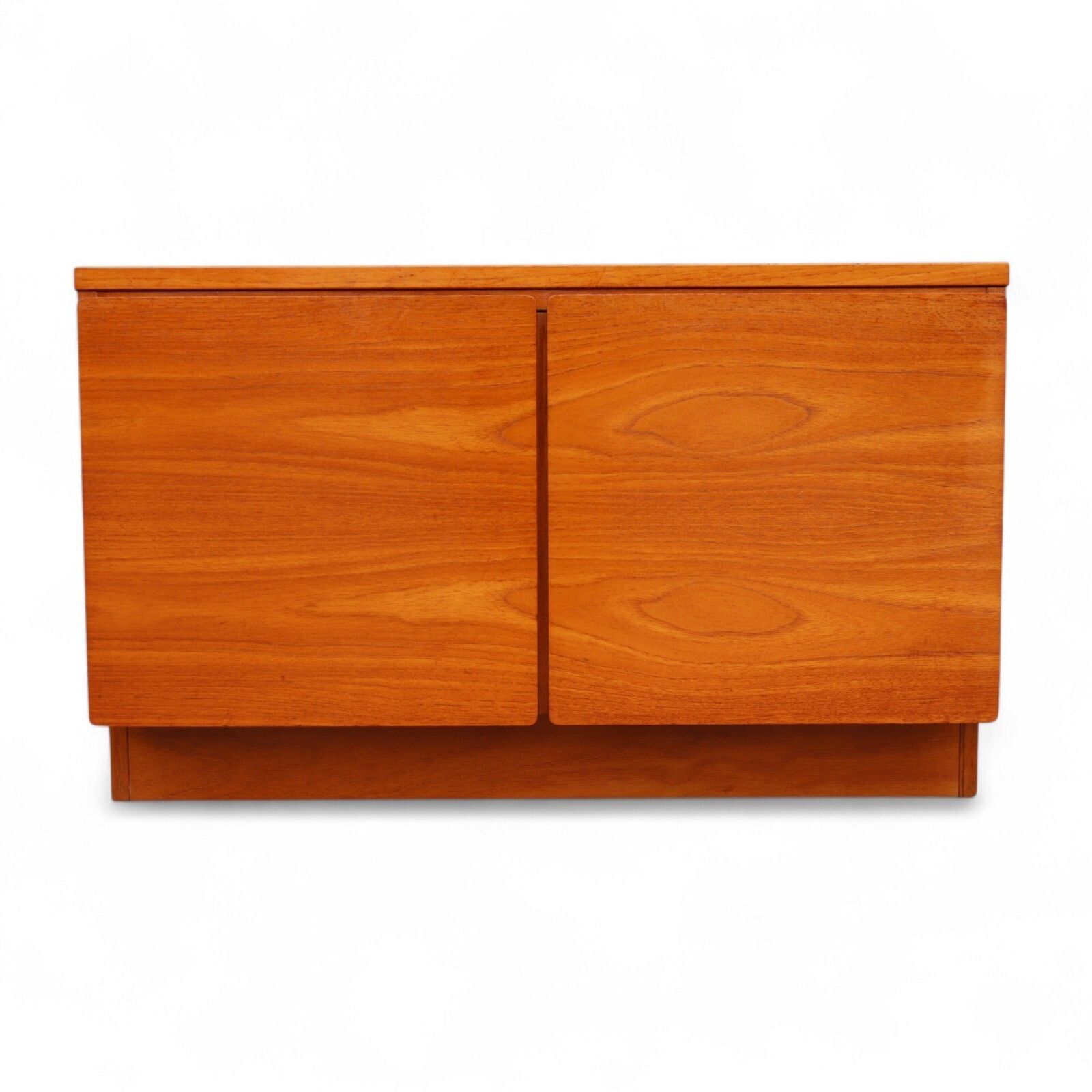 photo vinterior Mid Century Teak Beaver & Tapley Media Cabinet Tapley 33 Cupboard