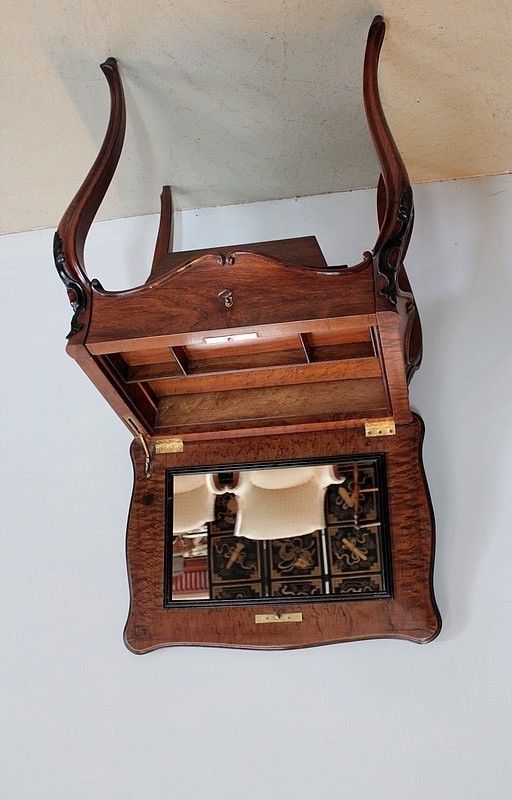 Nineteenth Rosewood Worker photo vinterior