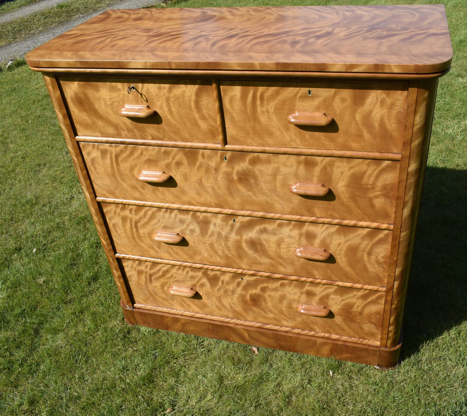photo furniture Victorian Birch Chest Of Drawers