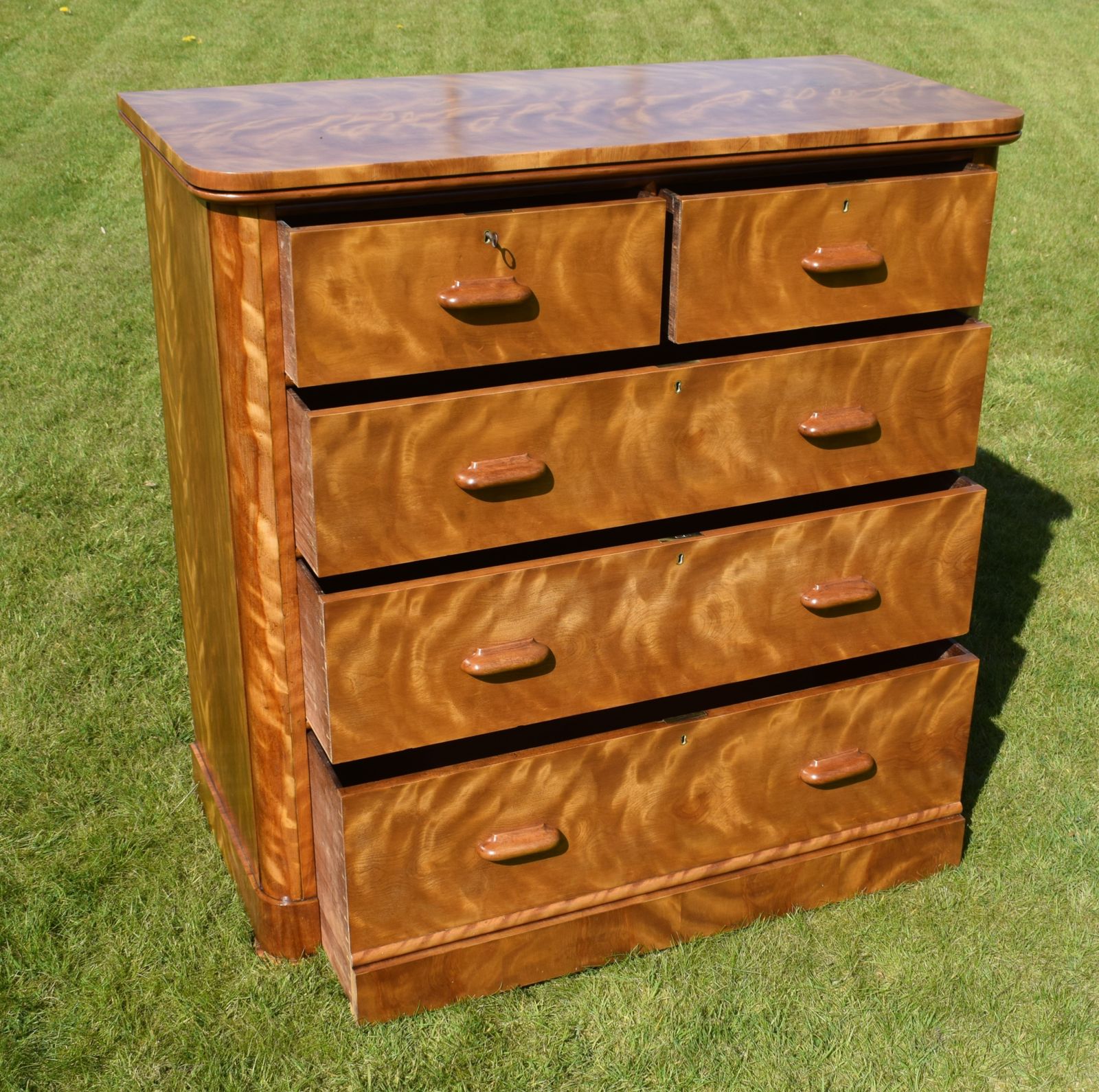 865.0 Victorian Birch Chest Of Drawers photo