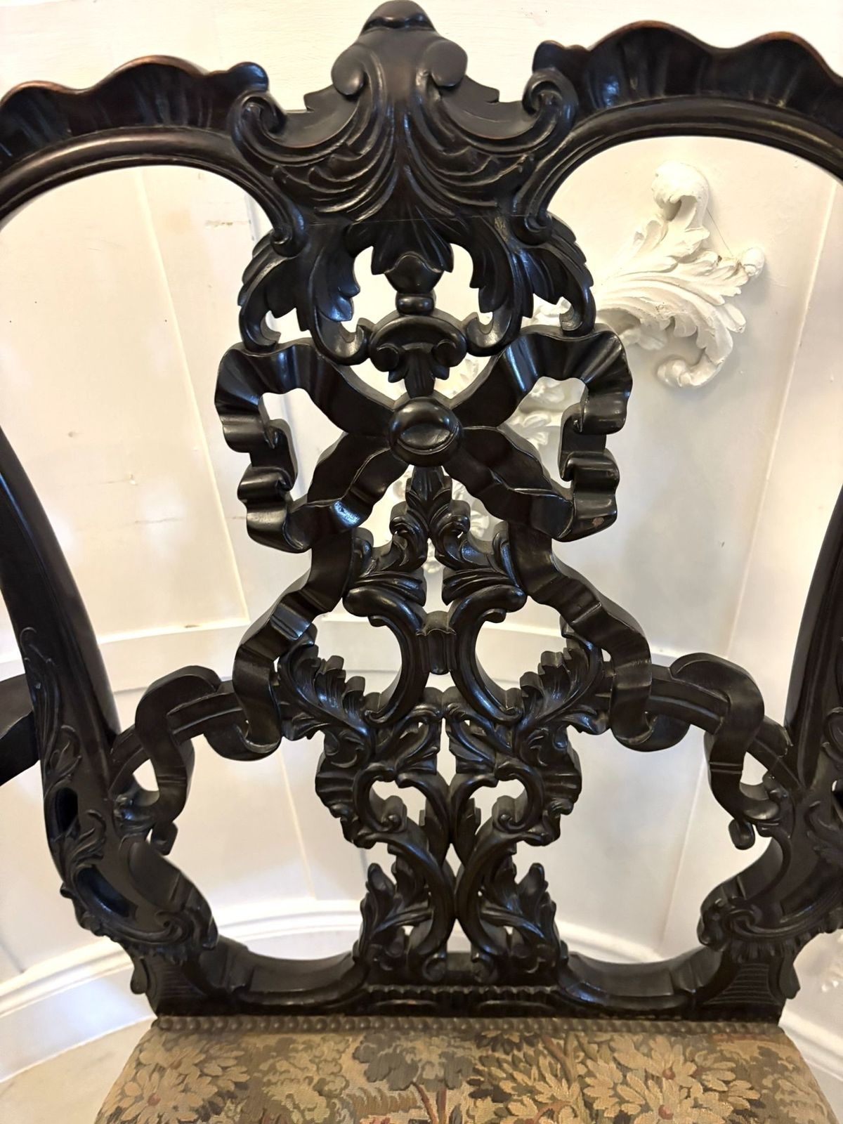 photo furniture Antique Exceptional Carved Mahogany Chippendale Style Ribbon Back Office Chair