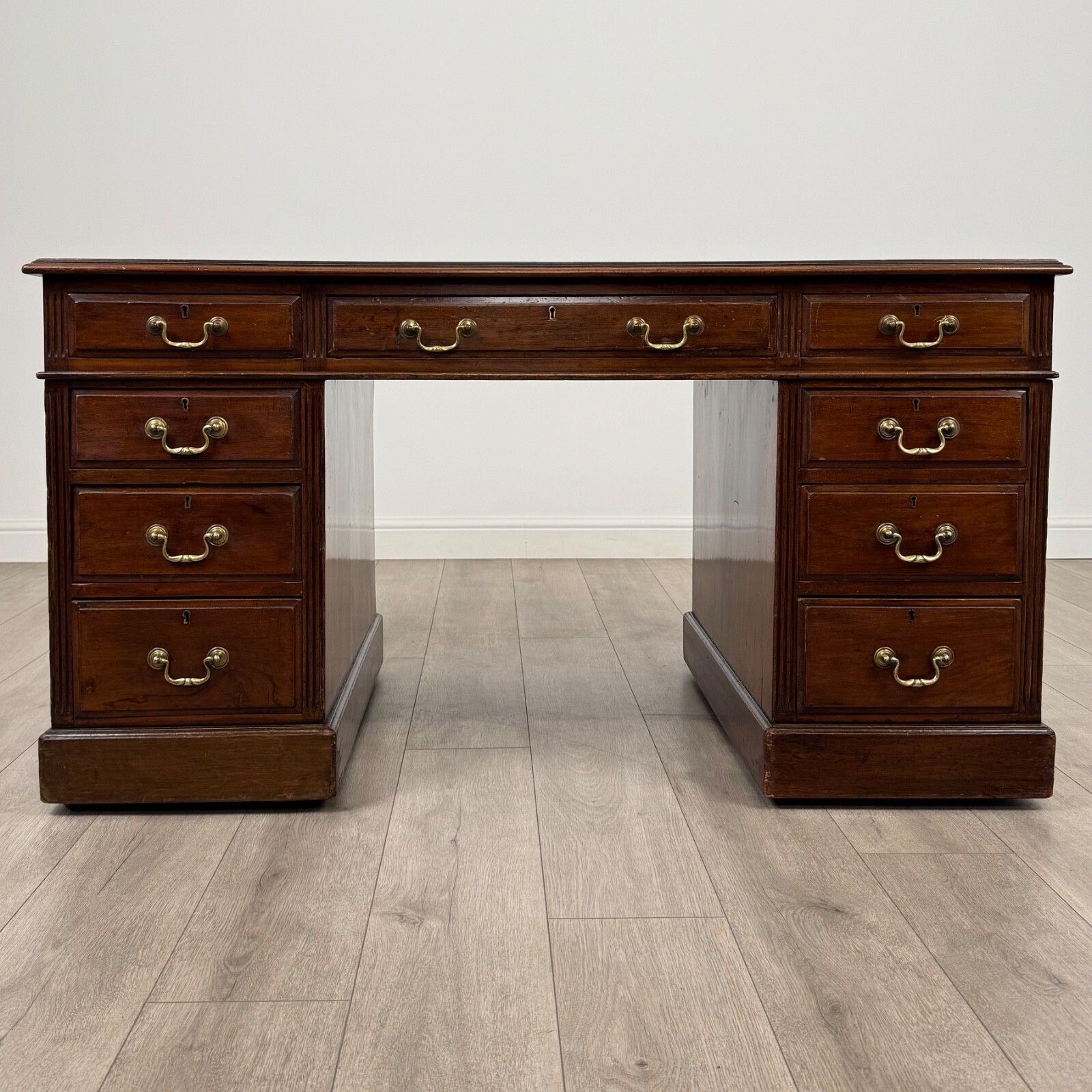 Antique 19th Century Fine Quality Pedestal Desk In Mahogany ( Ref Af 4114 )