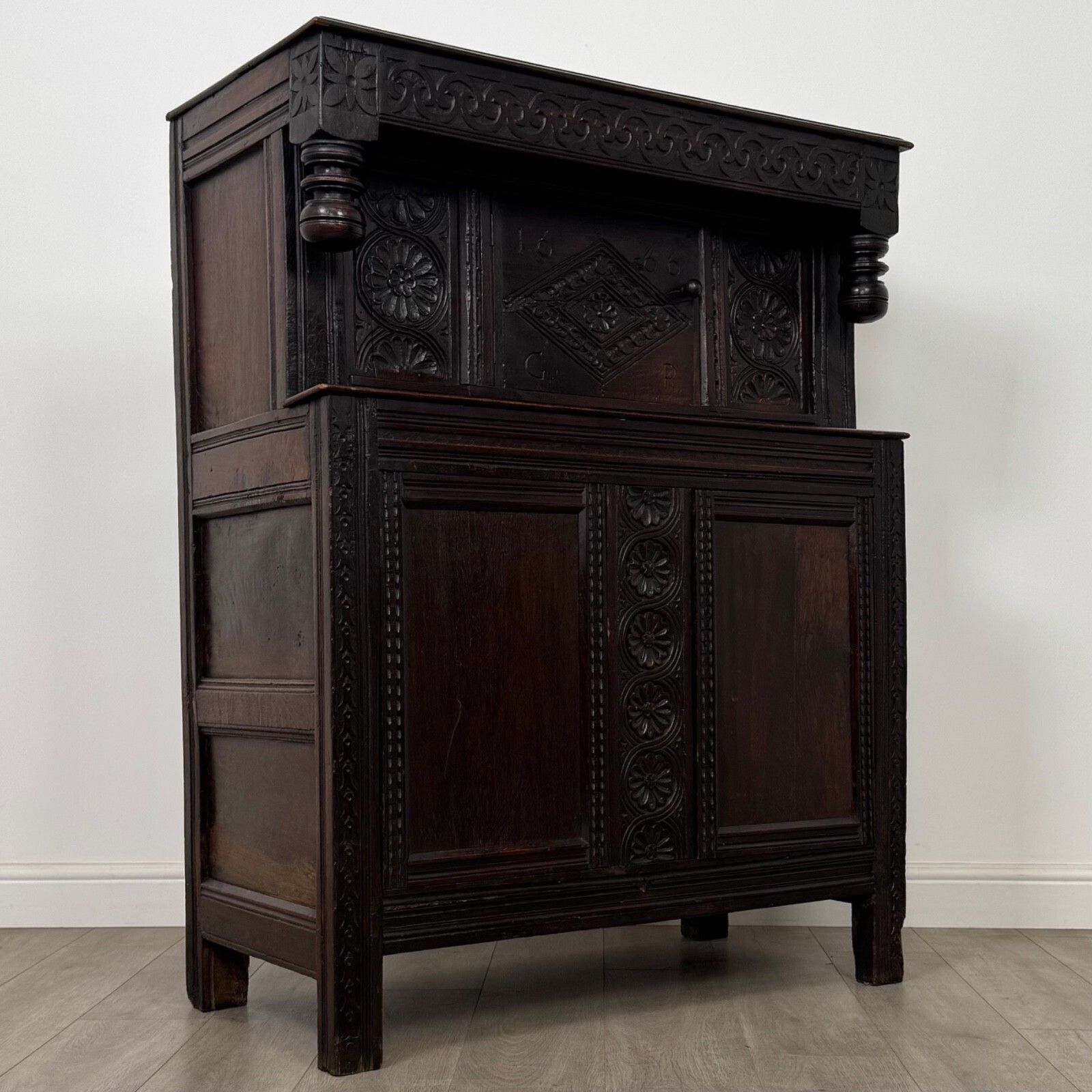photo furniture Antique 18th Century Small Georgian Court Cupboard In Oak ( Af 5379 )