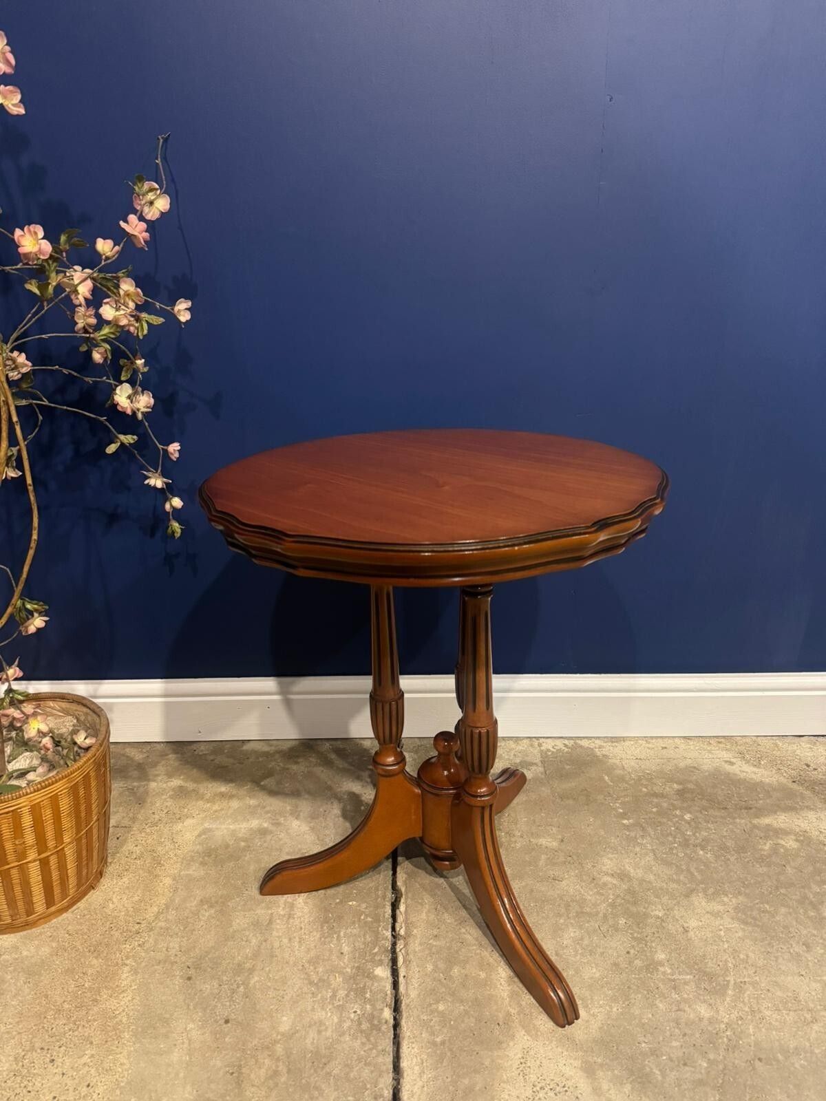 Vintage Walnut Side Table Lamp End Wine Pedestal Occasional Round Classic ( A ). photo furniture
