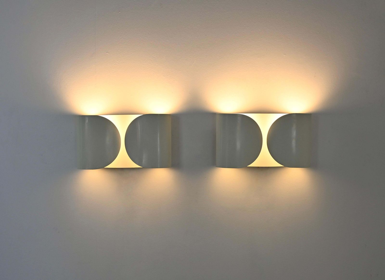 White Foglio Sconces By Tobia & Afra Scarpa For Flos, 1960s, Set Of 2 photo for sale