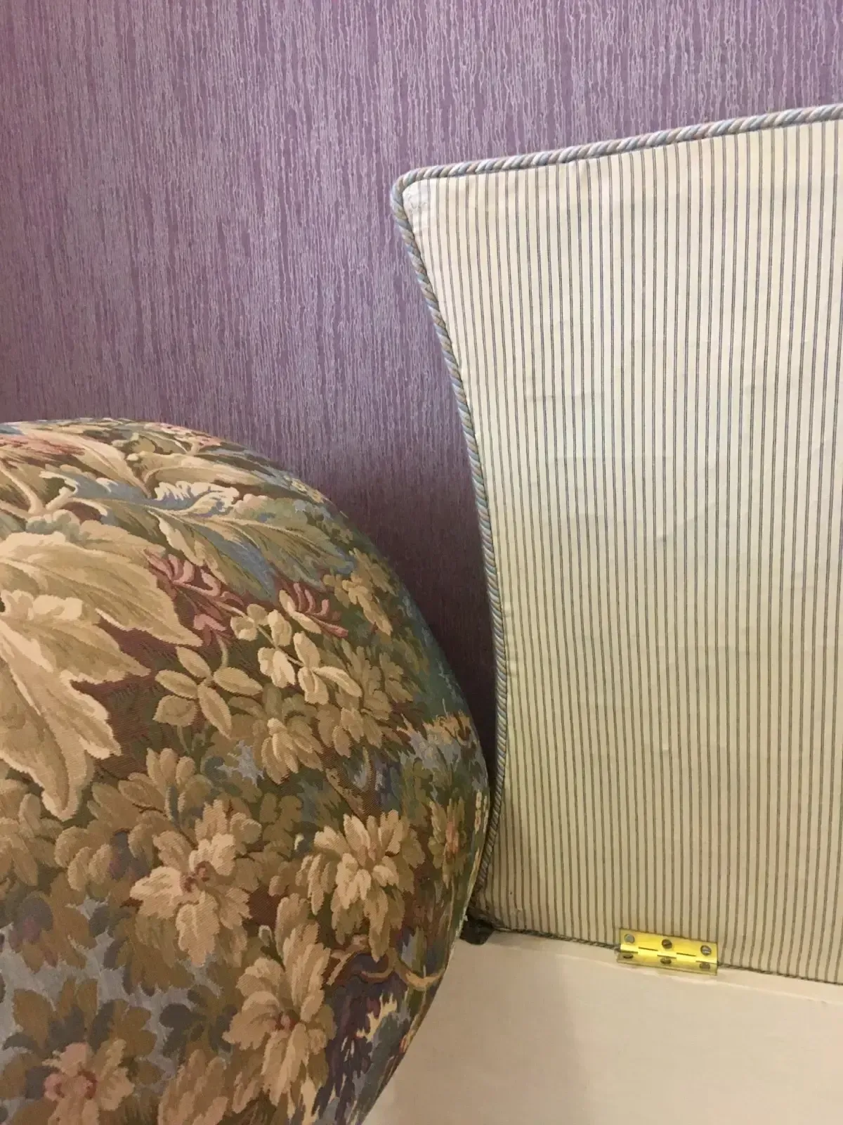 photo vintage Antique Victorian Sprung Daybed Storage Chaise Ottoman In Woven Jacquard Brocade