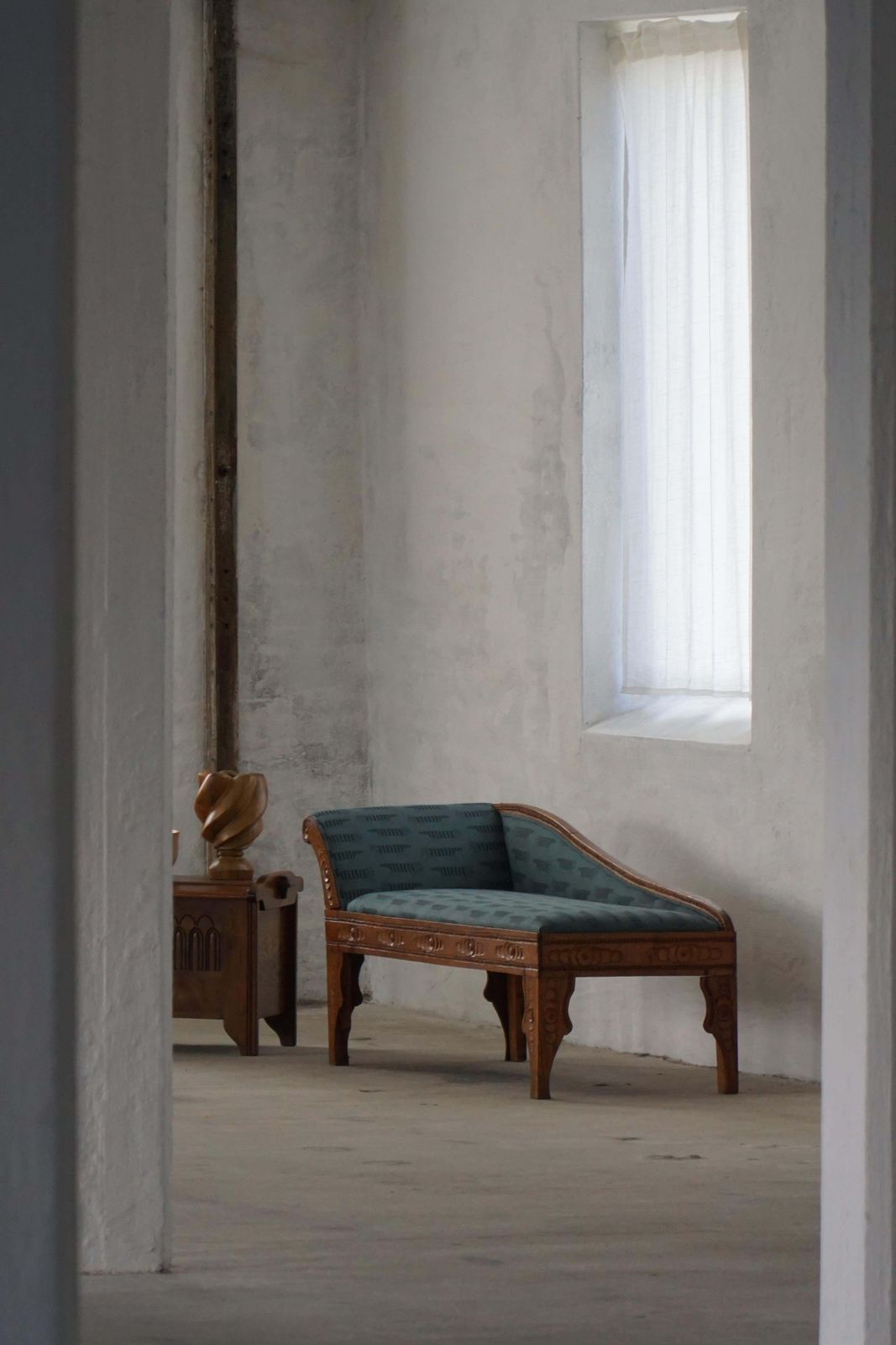 Danish Art Nouveau, Chaise Lounge In Oak & Lisa Larson “Mikey” Upholstery, 1920s photo for sale