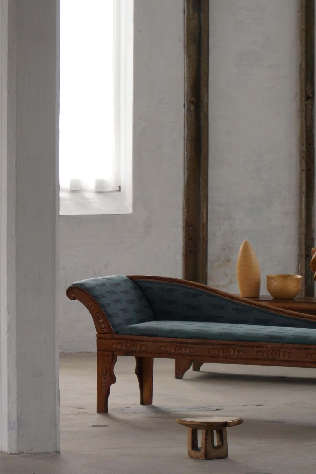 photo vinterior Danish Art Nouveau, Chaise Lounge In Oak & Lisa Larson “Mikey” Upholstery, 1920s