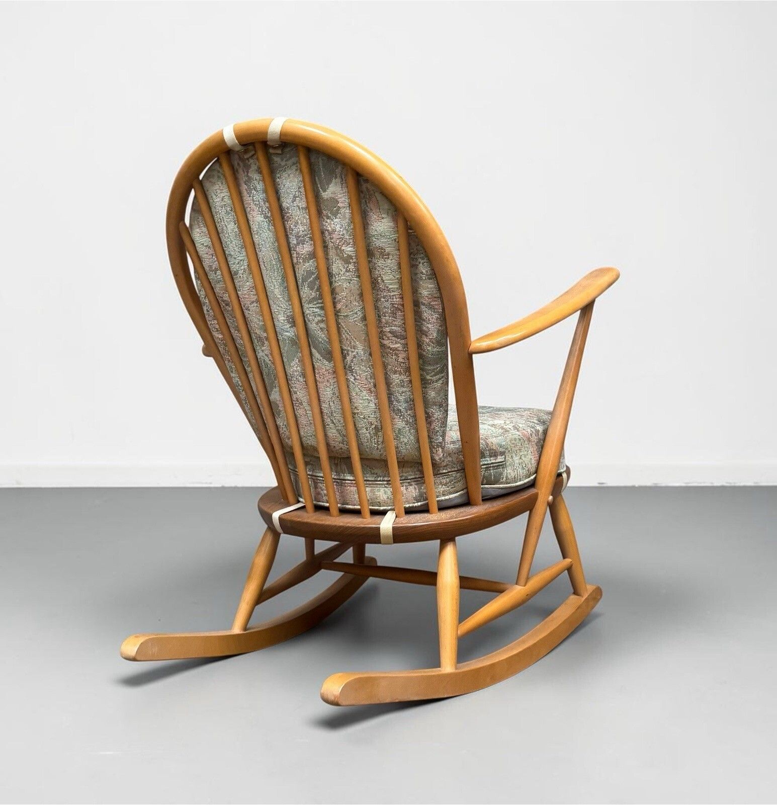 photo vintage Ercol Blonde Grandfather 315 Armchair Rocking Chair Mid Century 1960s