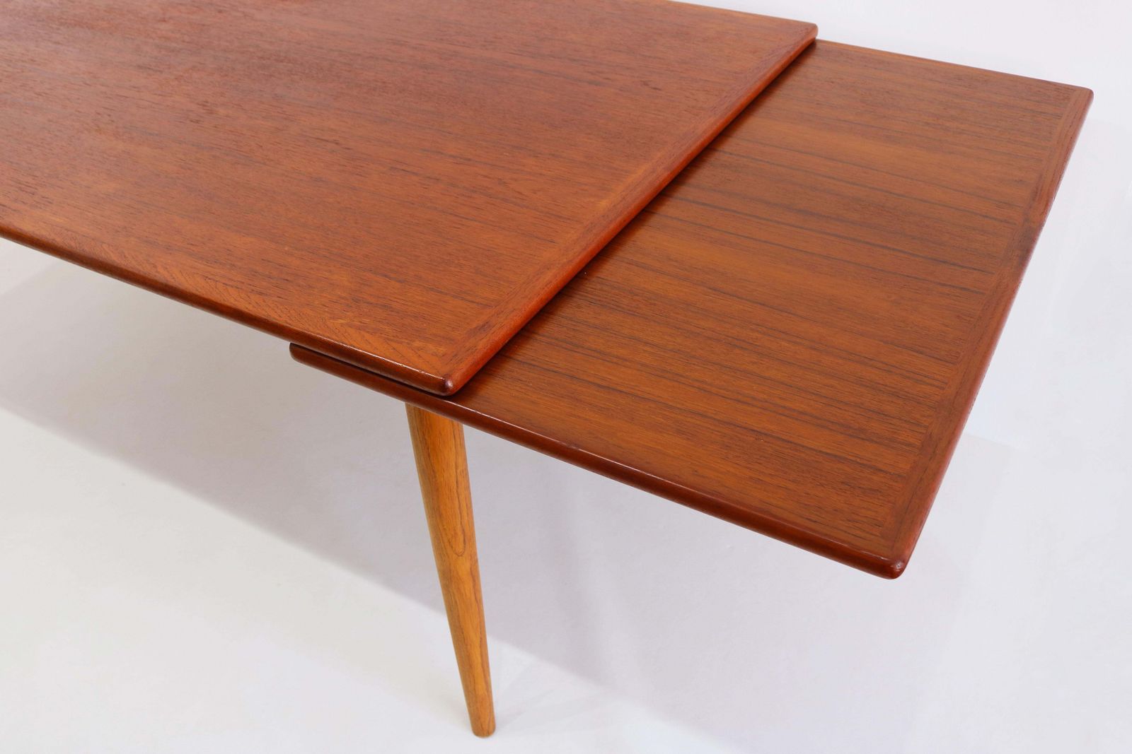 Large Hans J. Wegner Extendable Dining Table At 312, Teak & Oak, 1950 Original photo Furniture