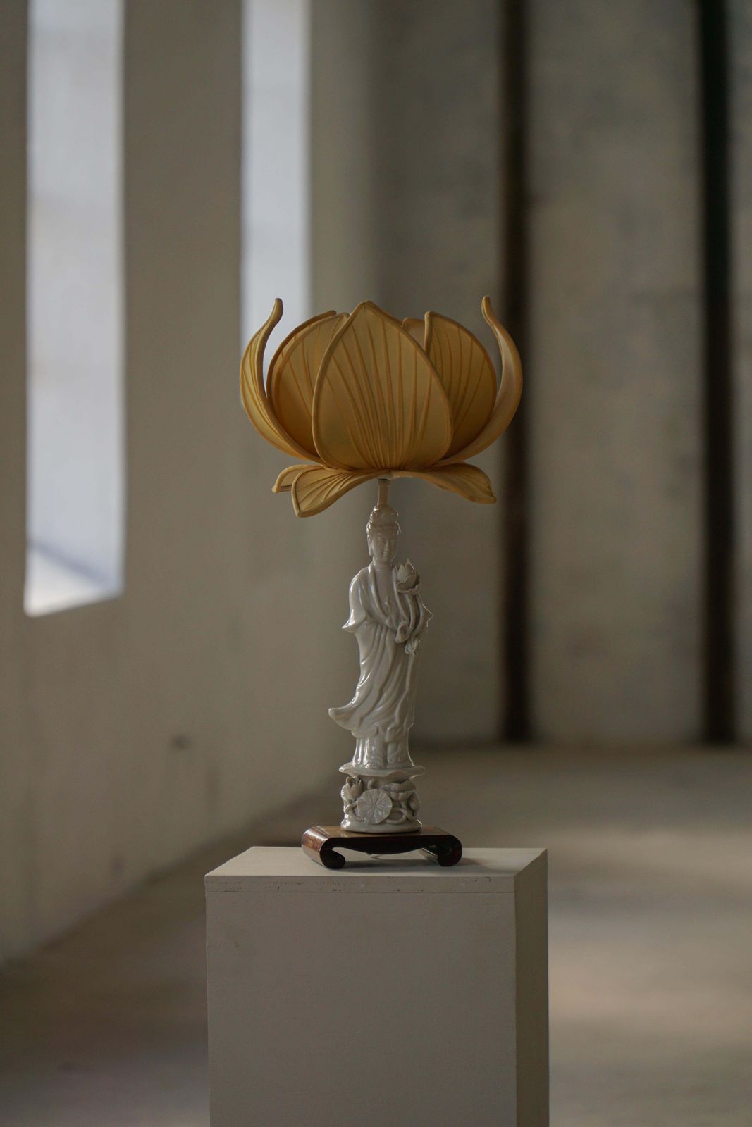 366.0 Chinese Porcelain Vintage Table Lamp With Yellow Floral Shade, Mid 20th Century photo