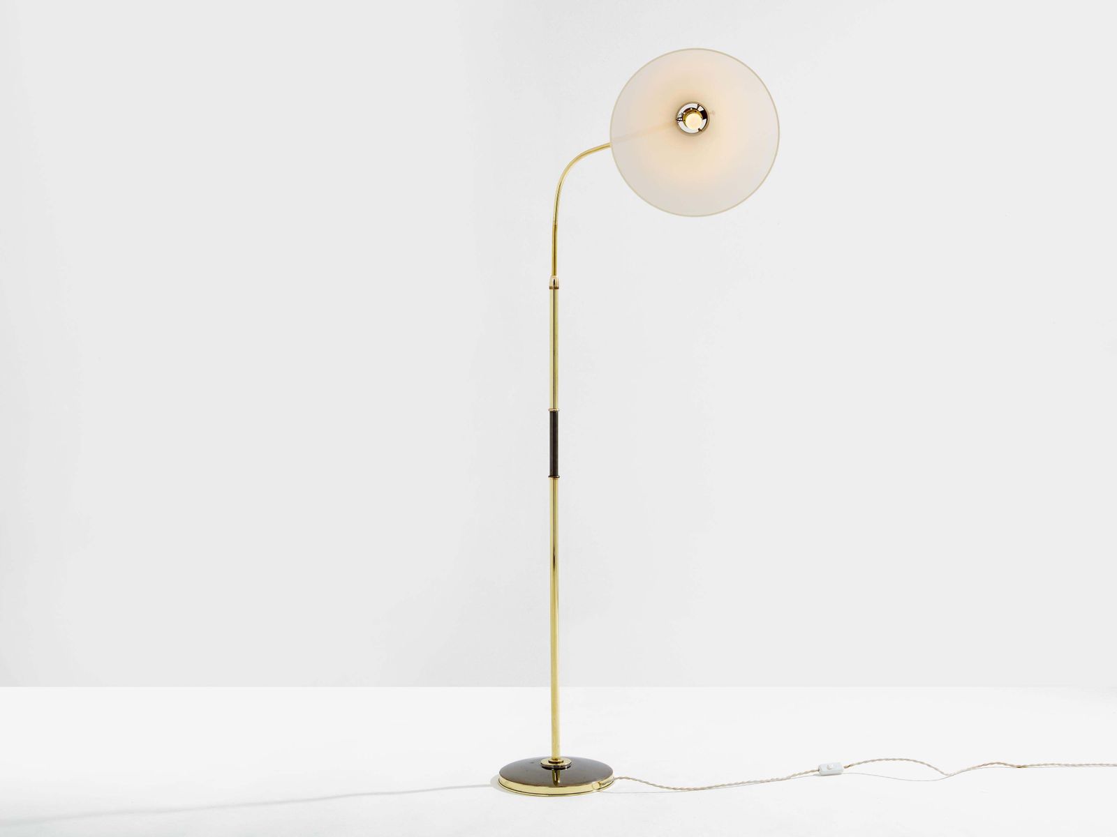 Lampadaire Maison Lunel Diabolo en laiton et métal gun, années 1950 photo vinterior
