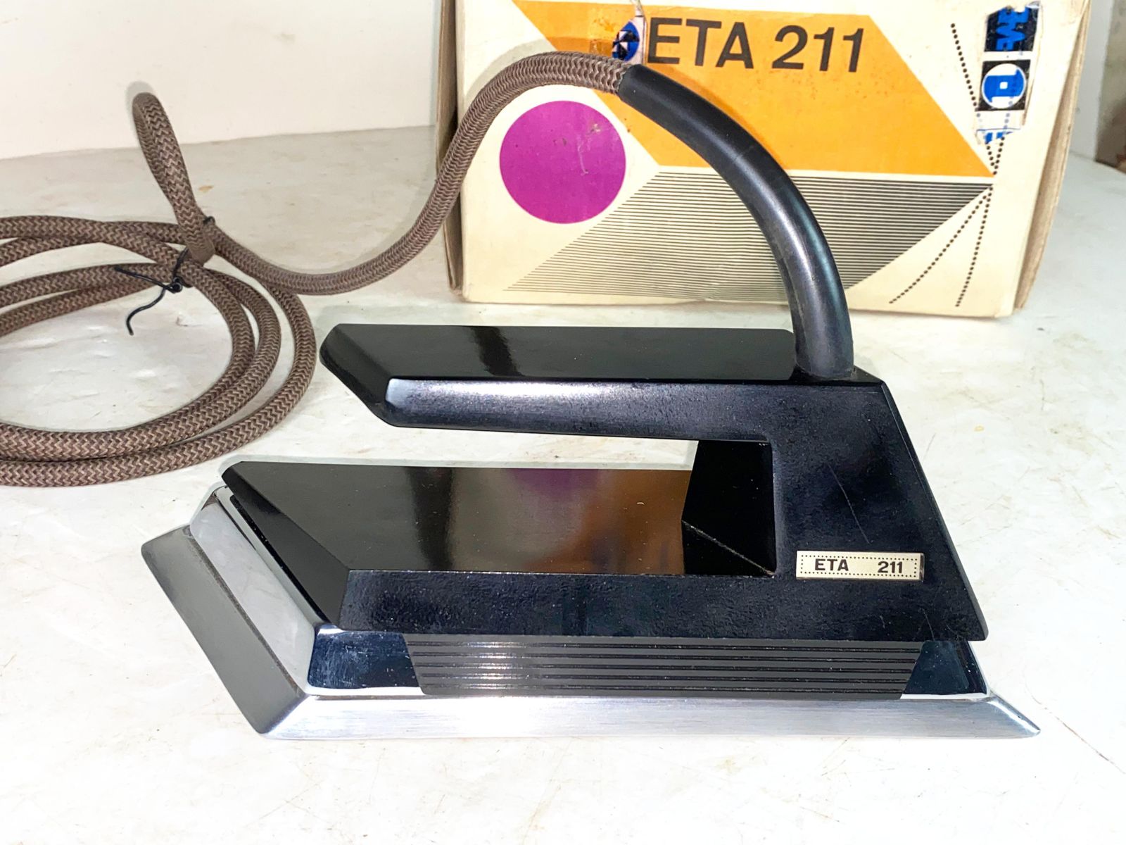 Iron Eta 211   Stanislav Lachmann, 1973 photo furniture