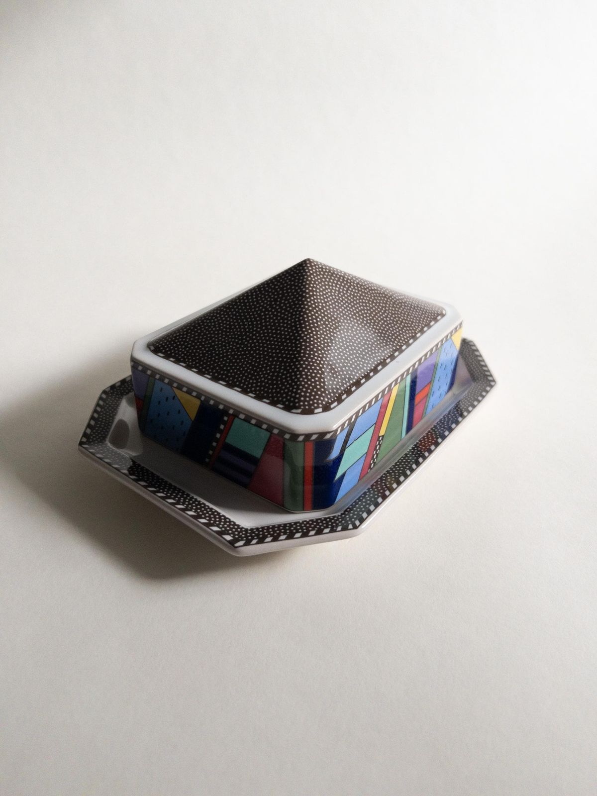 photo furniture Rosenthal Metropol Butter Dish: Postmodern Ceramic Design By Barbara Brenner