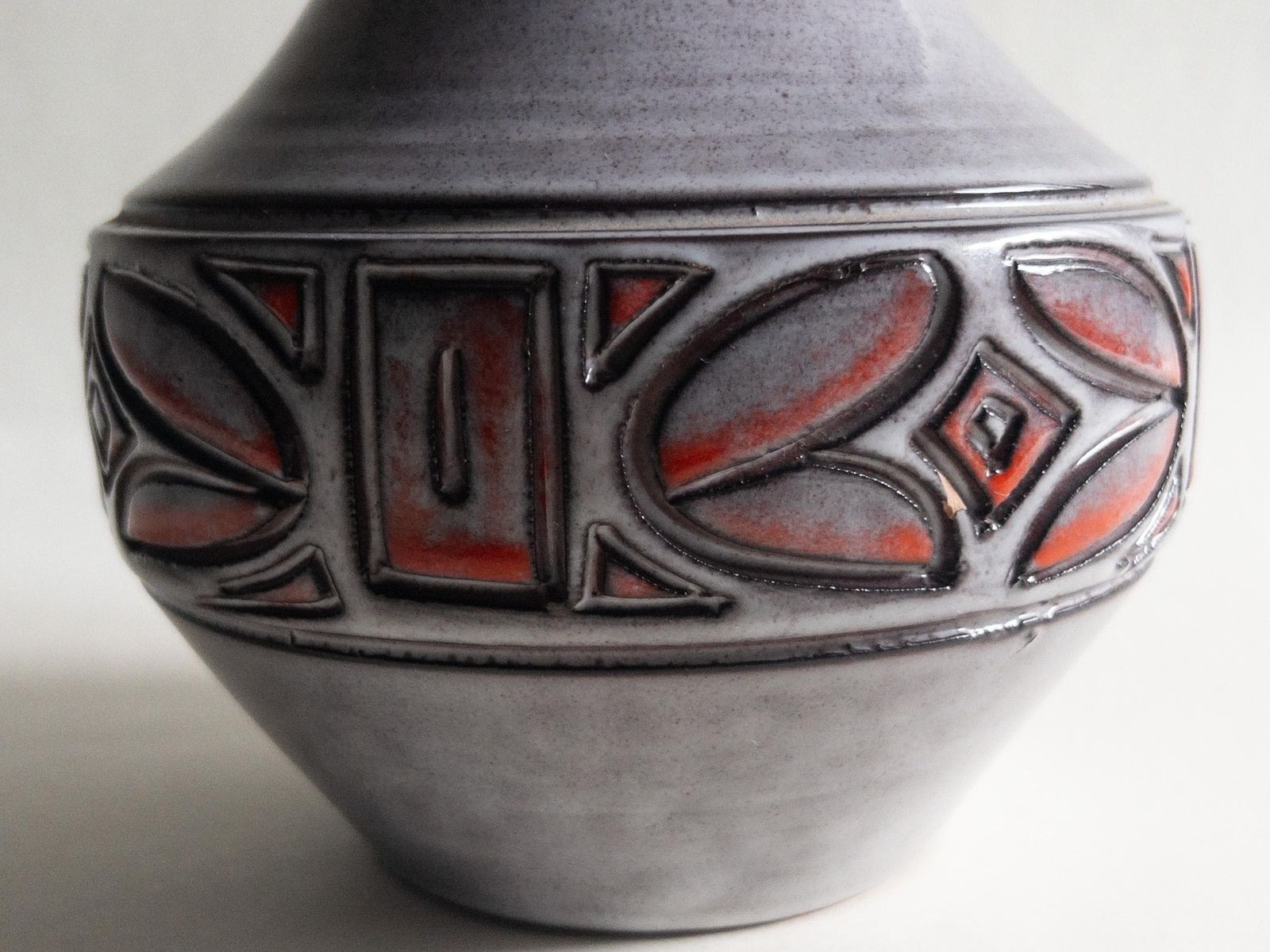 Alvino Bagni Vase: Mid Century Italian Ceramic With Red Graphic Pattern photo vintage