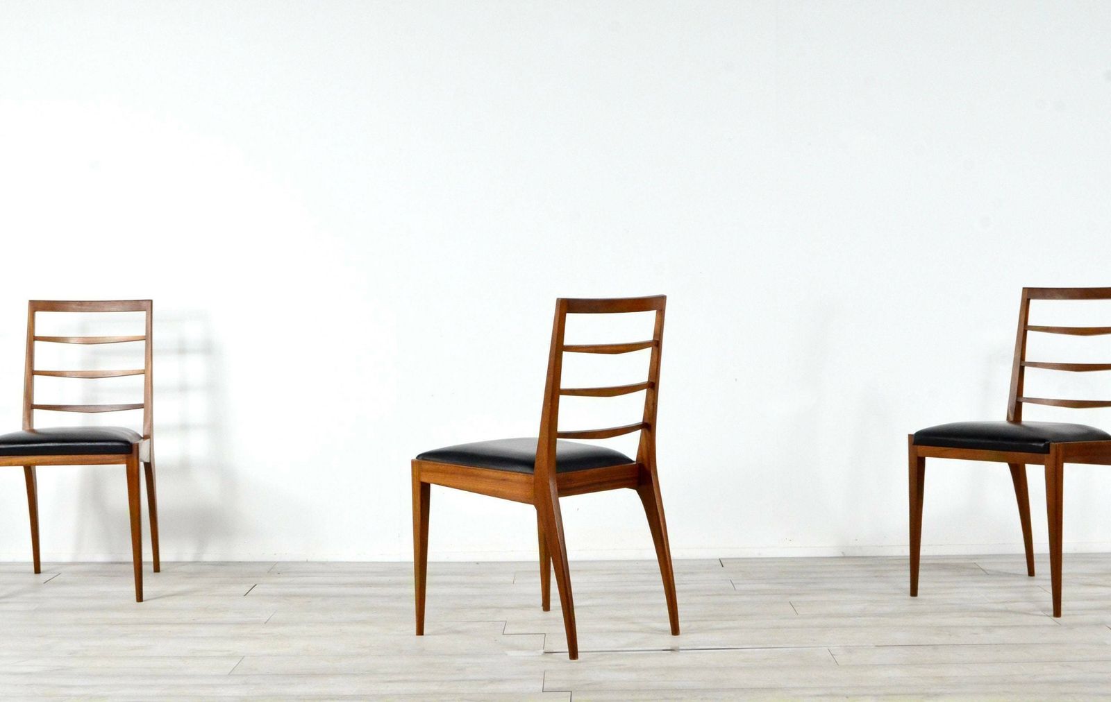 Set Of 4 Midcentury McIntosh Teak And Leatherette Chairs Vintage Modern photo 899.0