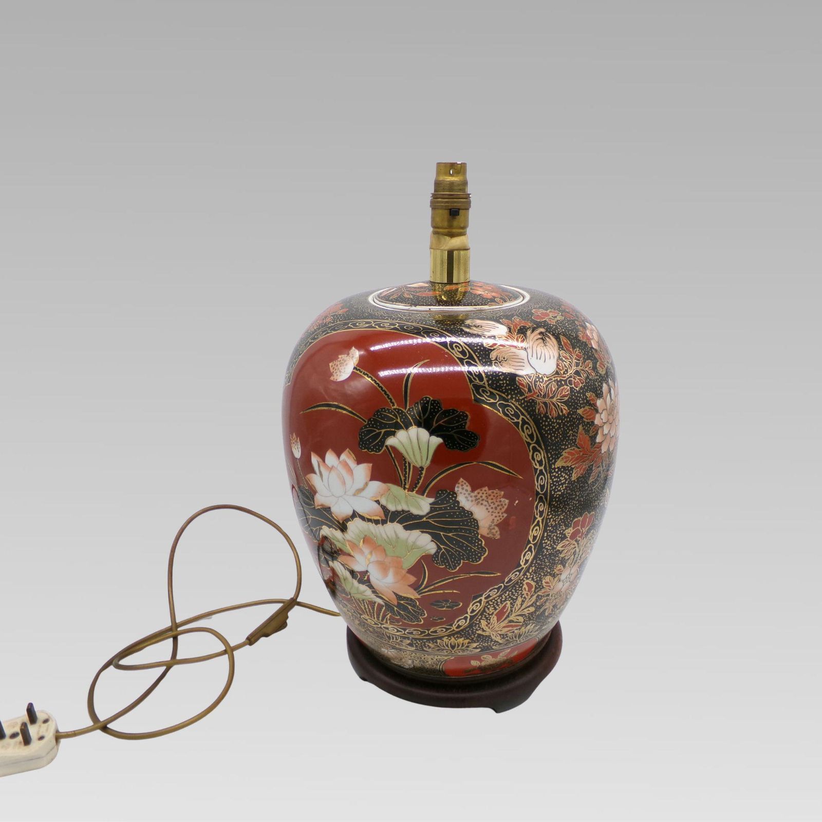Large Red Floral Vintage Chinese Oriental Satsuma Style Bulbous Vase Table Lamp. photo furniture