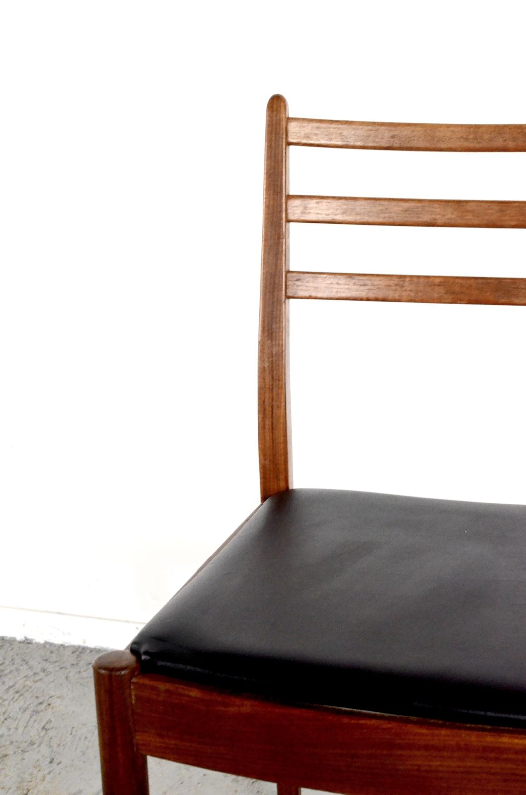 photo furniture Set Of 4 Midcentury Teak And Leatherette Chairs By G Plan. Delivery. Vintage Modern / Danish Style.