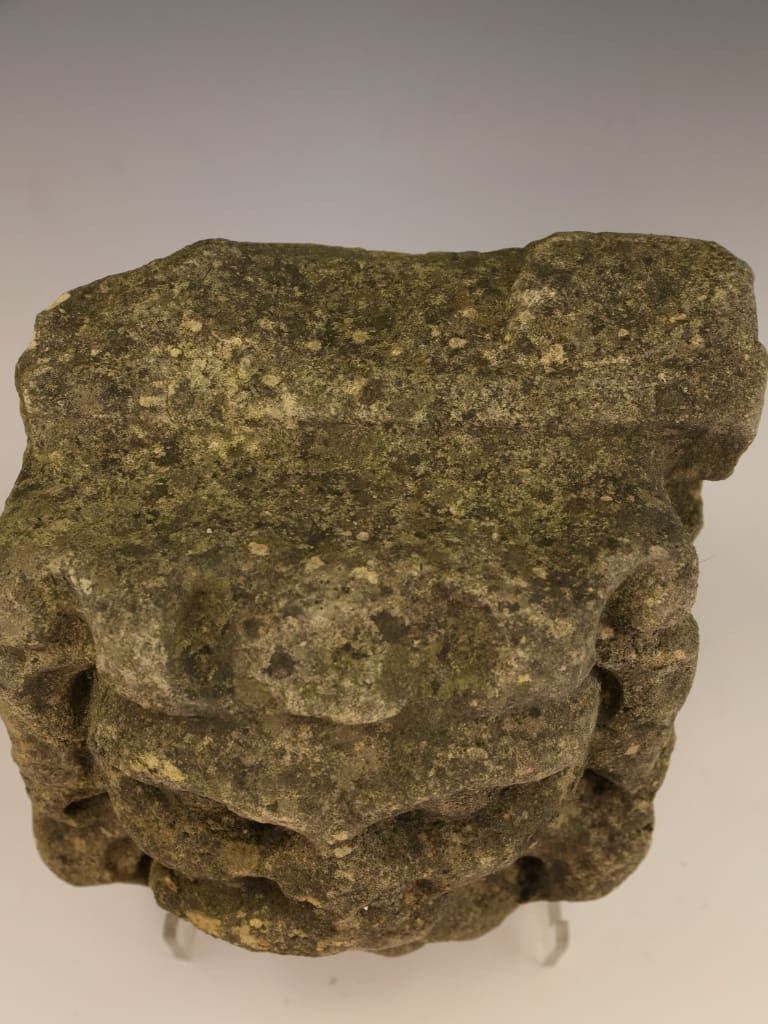 photo vinterior Rare 17th Century English Carved Stone Corbel Head