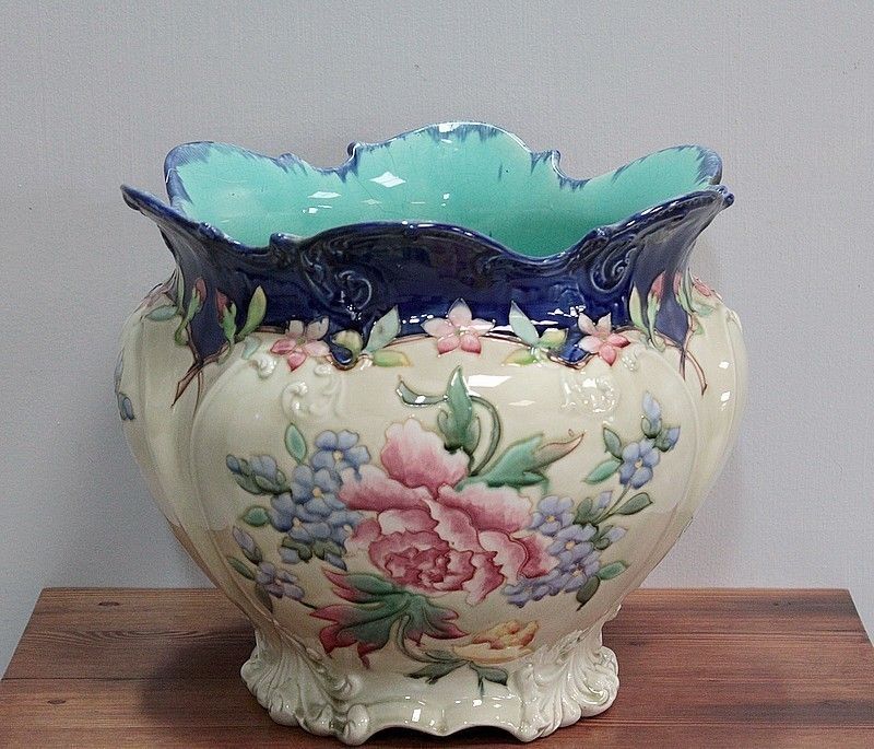 Barbotine Pot Holder In Iron   20th Century