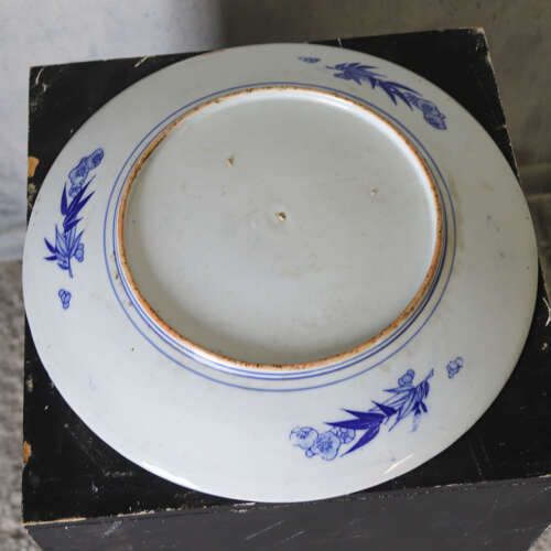 Large 19th‑Century Blue‑And‑White Chrysanthemum Charger Large 19th‑Century Blue‑And‑White Chrysanthemum Charger Large 19th‑Century Blue‑And‑White Chr photo vinterior