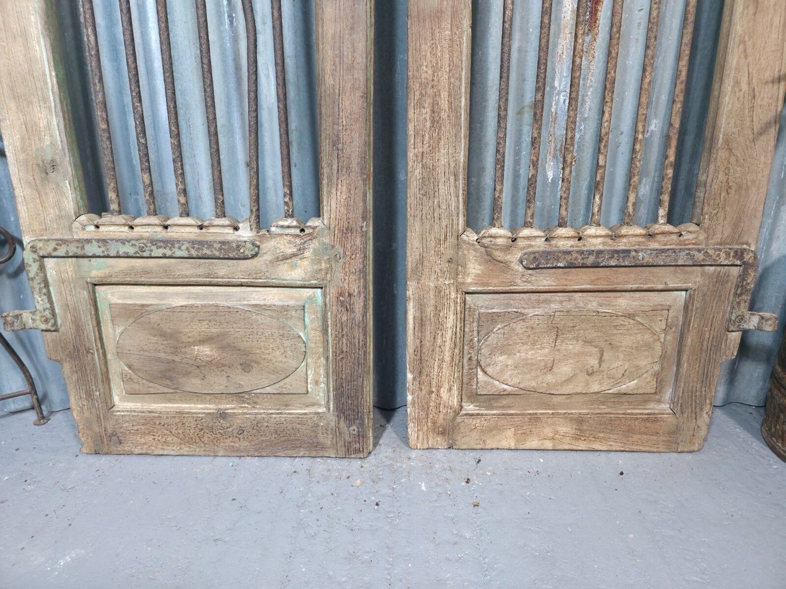 photo furniture Pair Vintage Rustic Indian Wooden Iron Doors Garden Gates Room Divider Screen