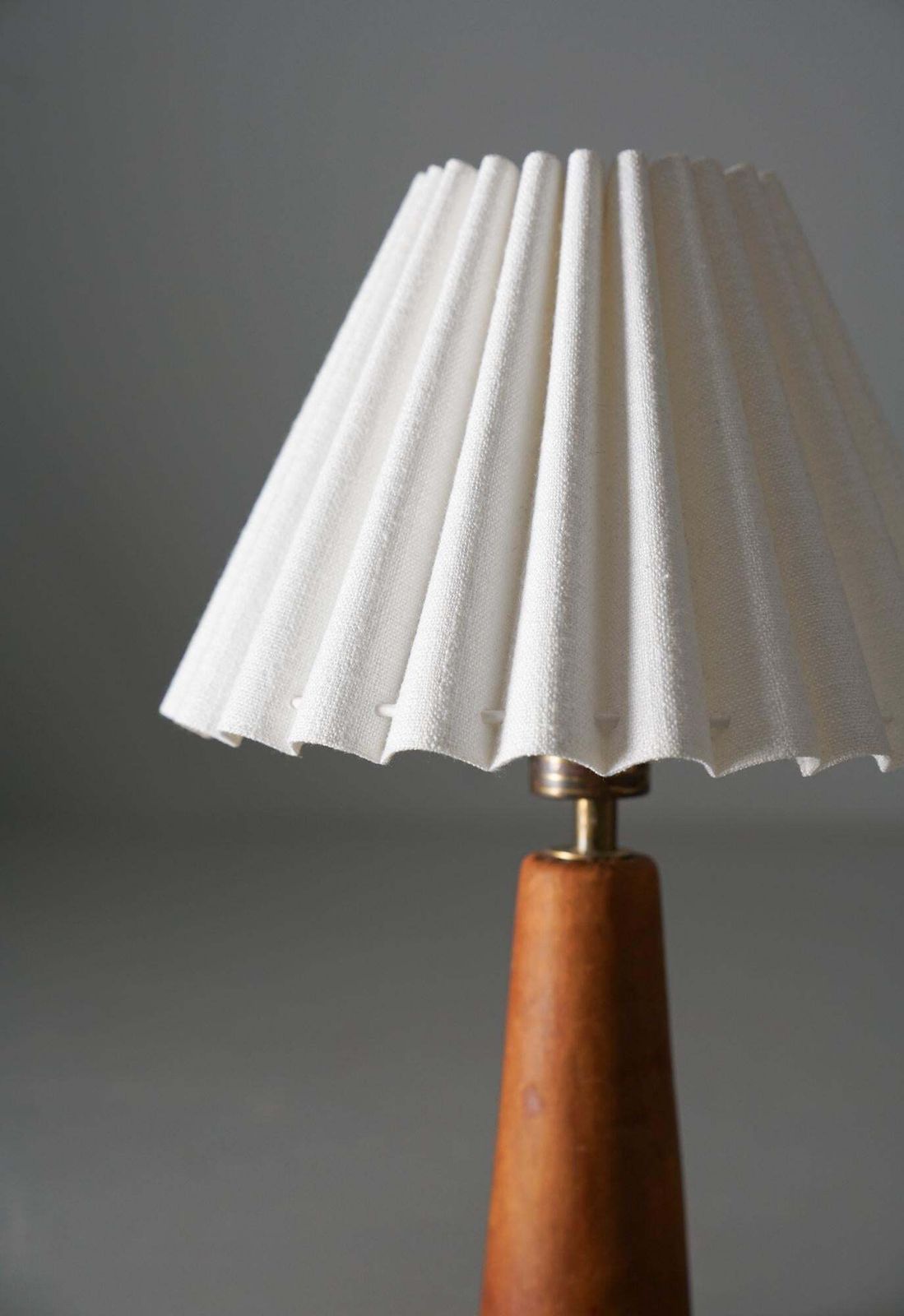 Scandinavian Modern Leather Table Lamp, Lisa Johansson Pape, Orno Oy, 1950/1960s photo Lighting