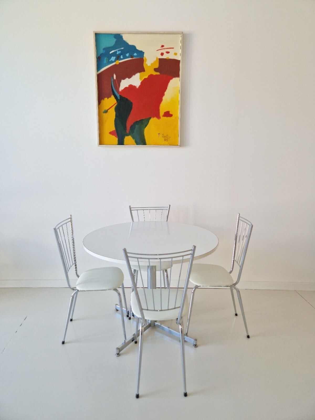 photo vintage Vintage 1970s Space Age Dining Set – White & Chrome Pedestal Table + 4 Chairs