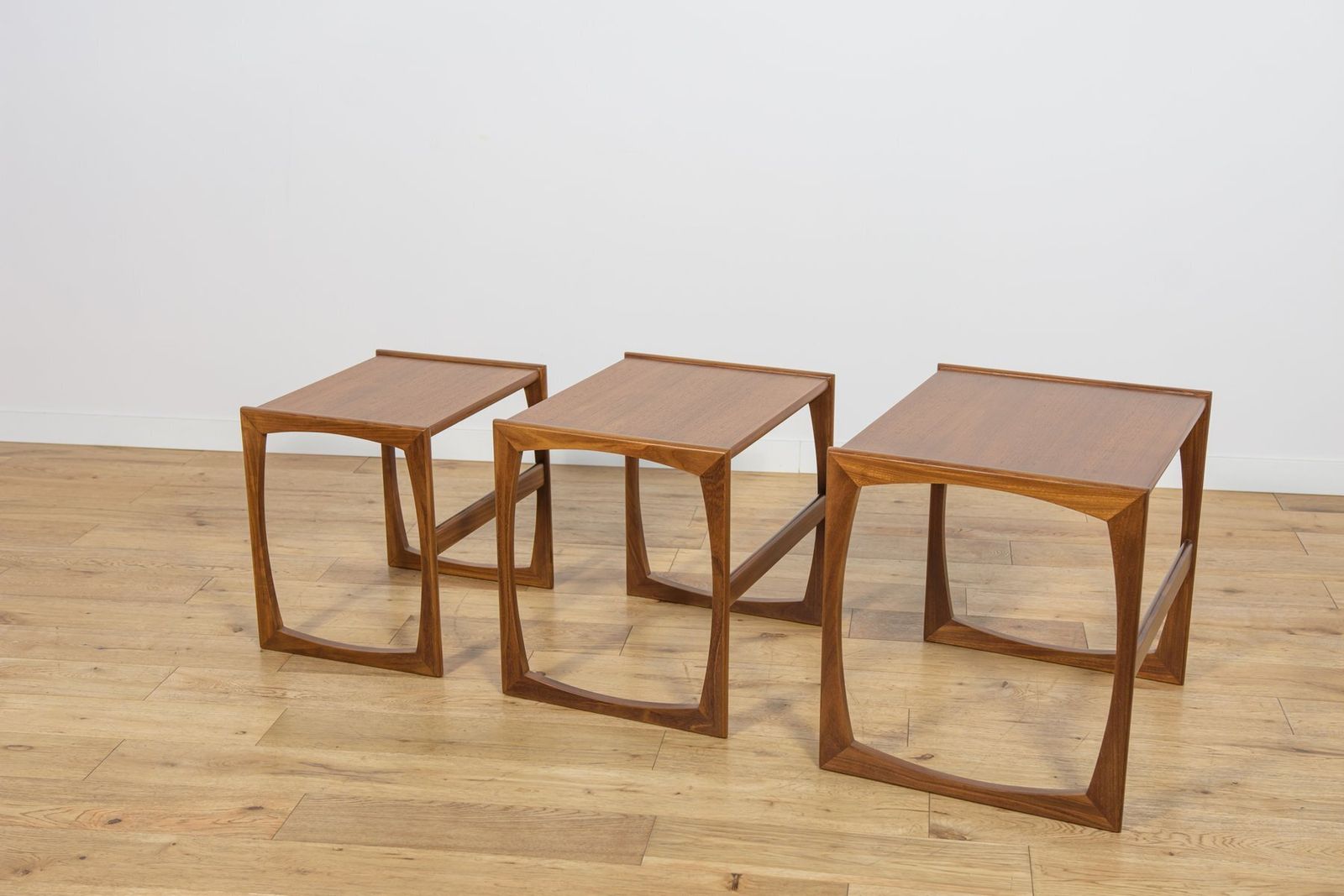 photo vintage Mid Century Teak Nesting Tables By R. Benett For G Plan, United Kingdom, 1970s, Set Of 3