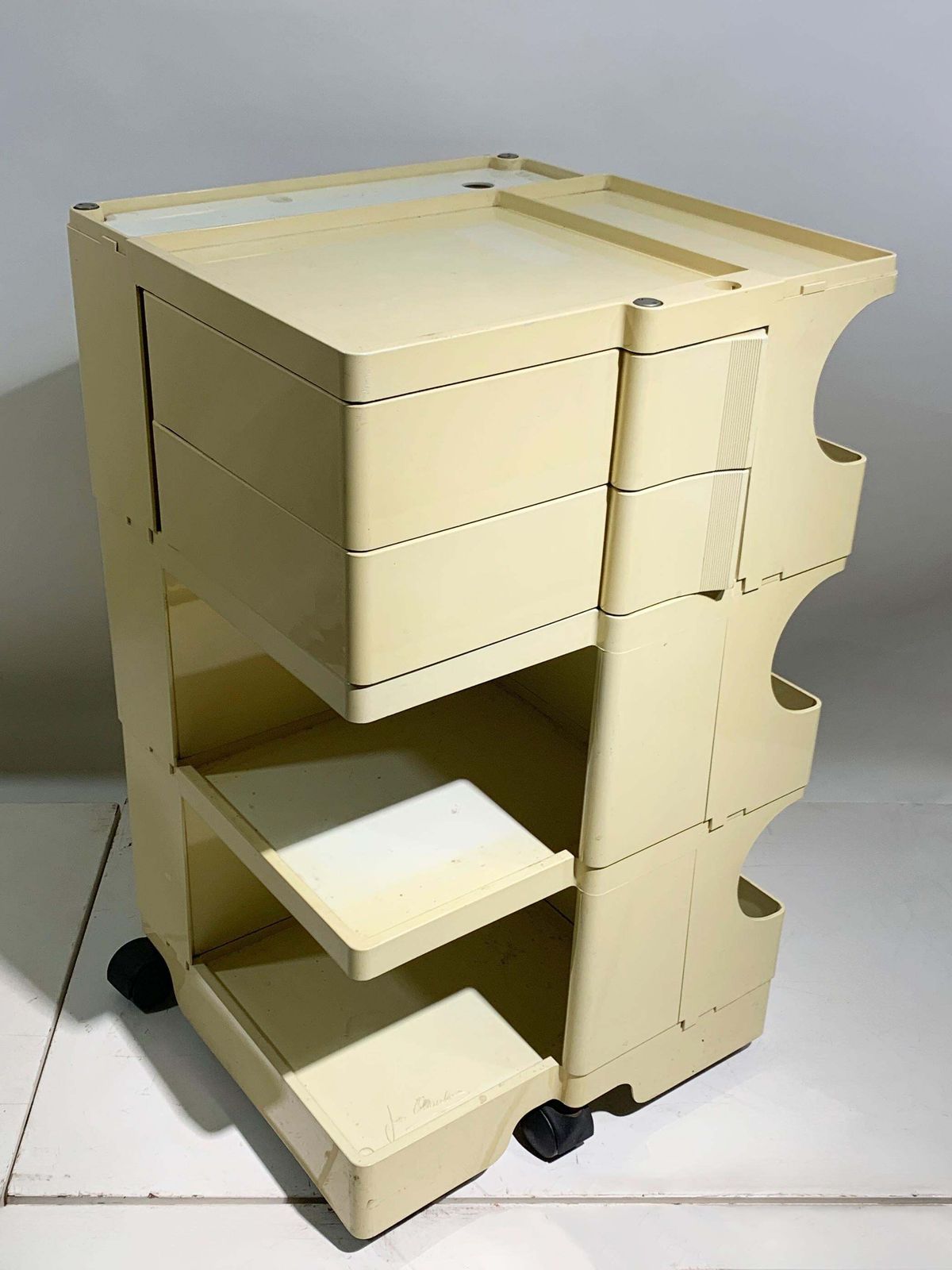 Joe Colombo "Boby" Abs Storage Trolley For Bieffeplast, Italy, Circa 1970s photo vinterior