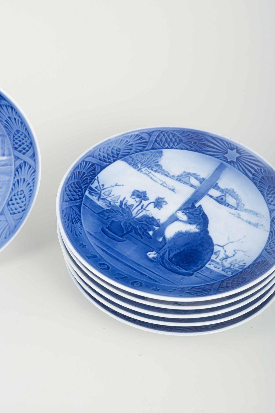 Royal Copenhagen. 6 Christmas Plates. 1969, 1970, 1971, 1972, 1975, 1976. photo furniture