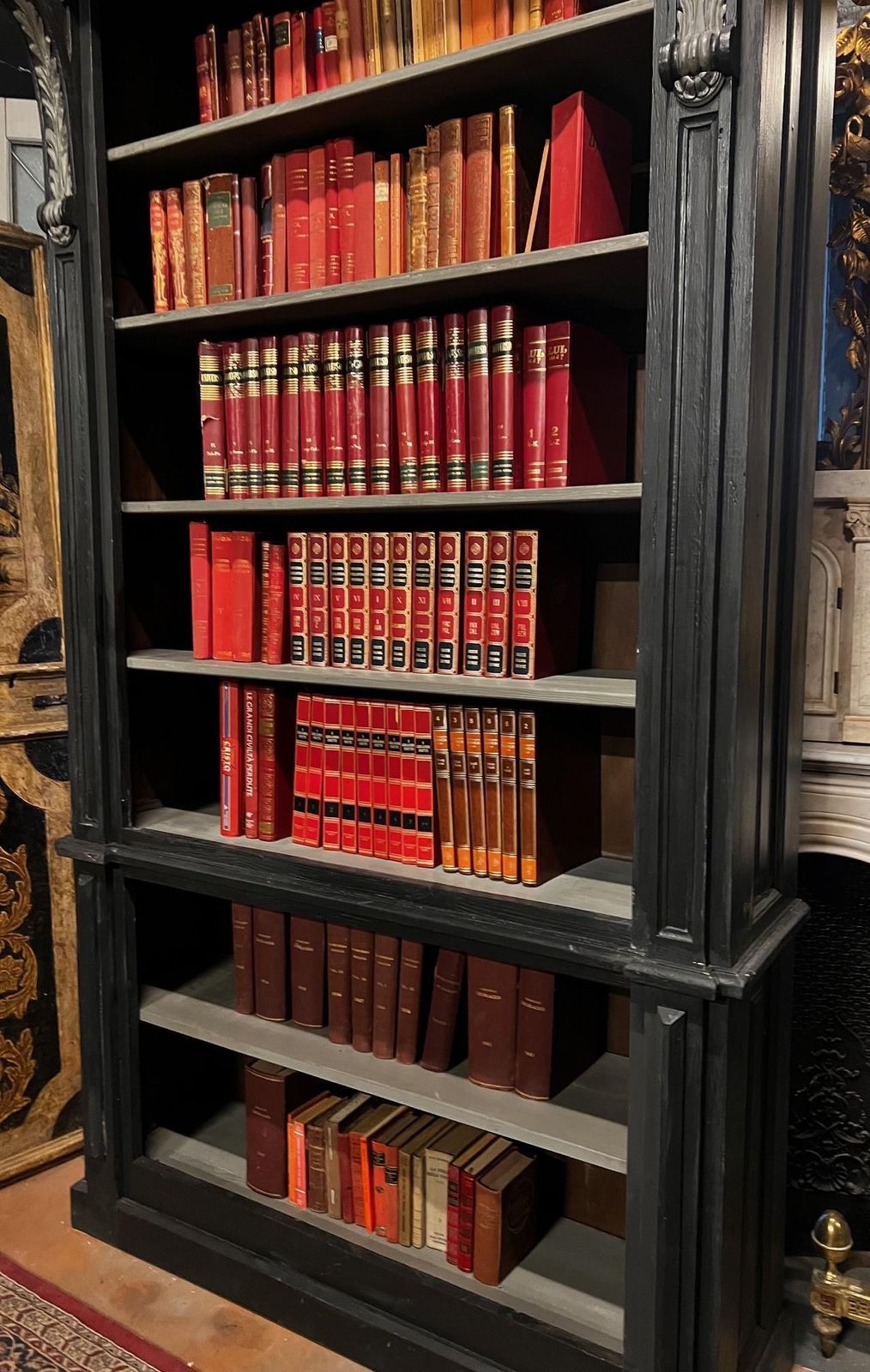 N.3 Librerie Laccate Nero E Grigio Con Colonne Scolpite, Italia photo vintage