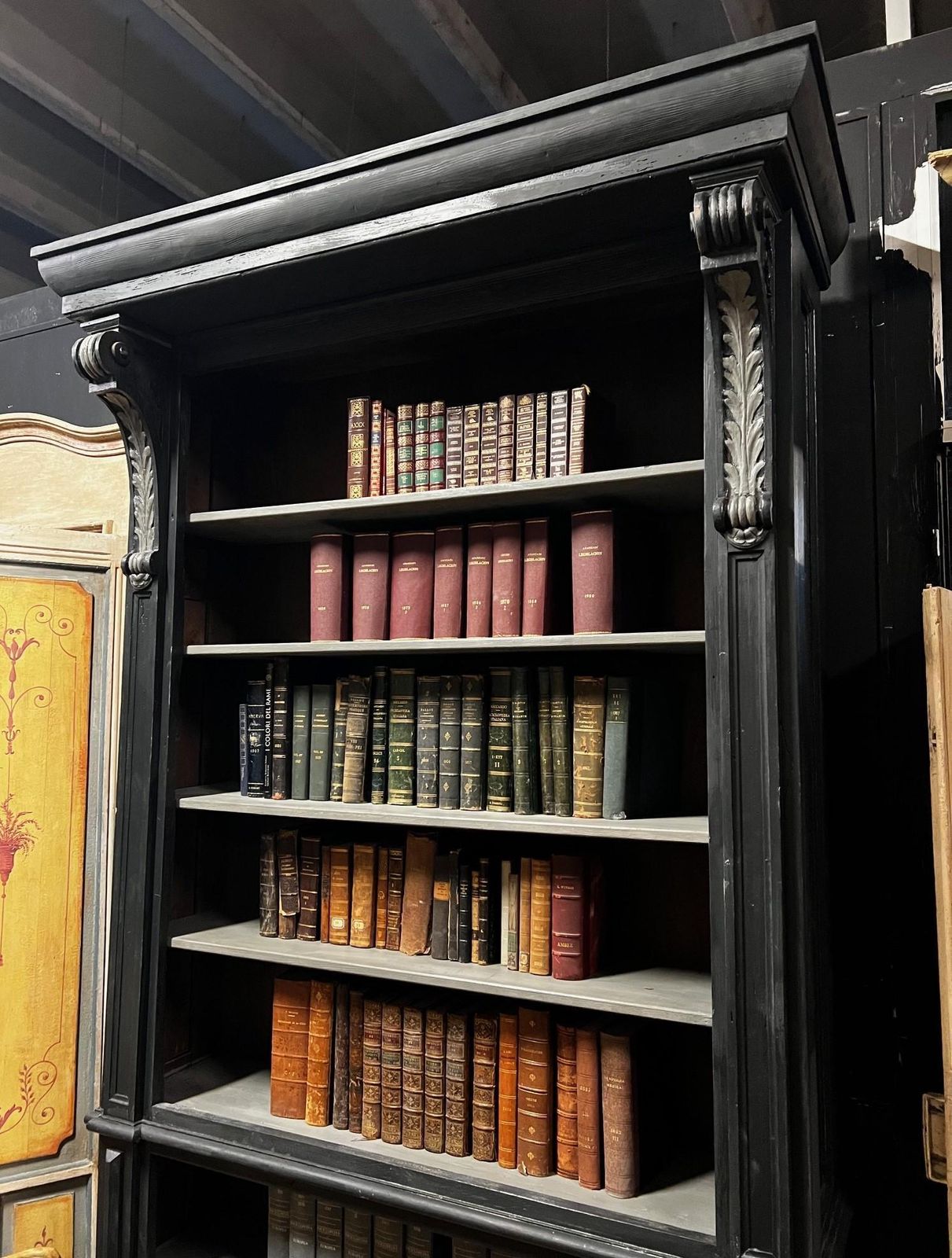 photo for sale N.3 Librerie Laccate Nero E Grigio Con Colonne Scolpite, Italia