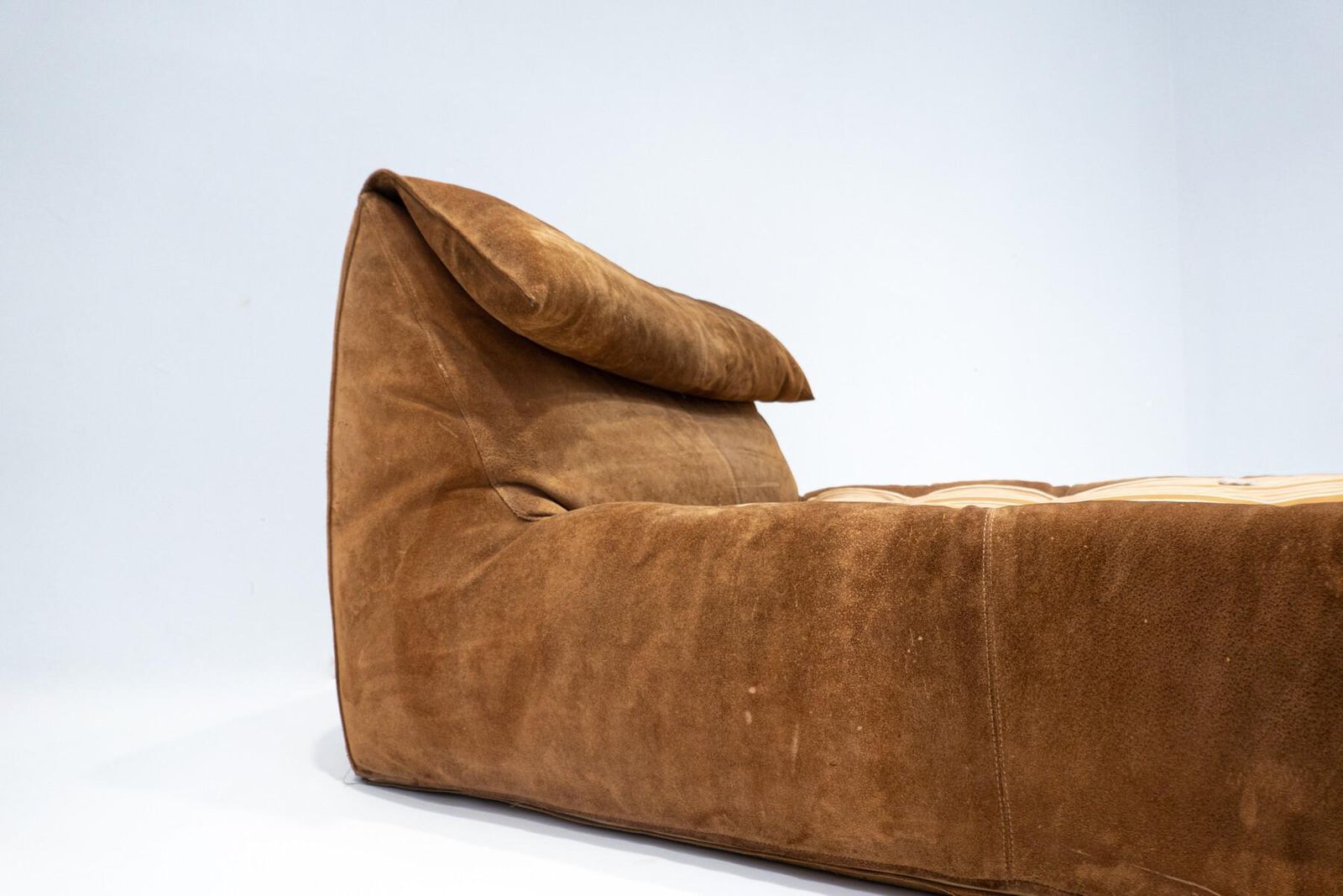 photo vinterior Mid Century Modern Bambole Daybed By Mario Bellini, Suede, C&B Italia, 1970s