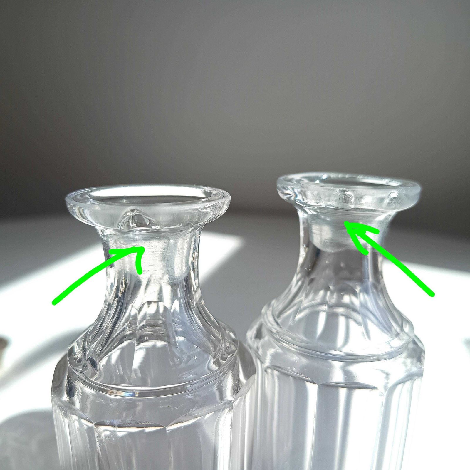 photo vintage Georgian Style Silver Plate Cruet Stand & 4 Cut Glass Condiment Bottles, England