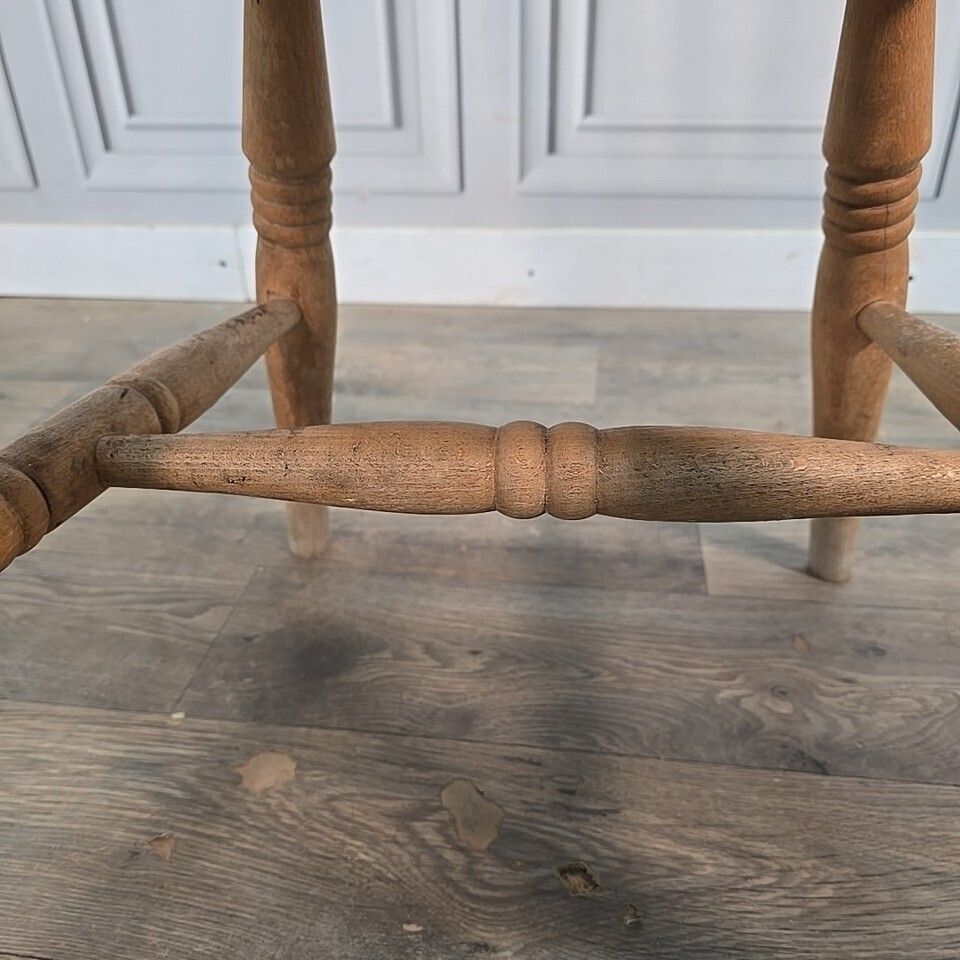 photo vinterior Antique Wooden Farmhouse Chairs   Victorian Style Turned Country Windsor  Solid