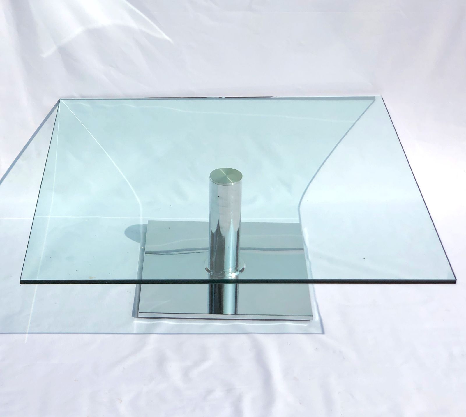 photo vinterior Contemporary Square Glass Coffee Table With Polished Chrome Pedestal –  Modern Design 90cm