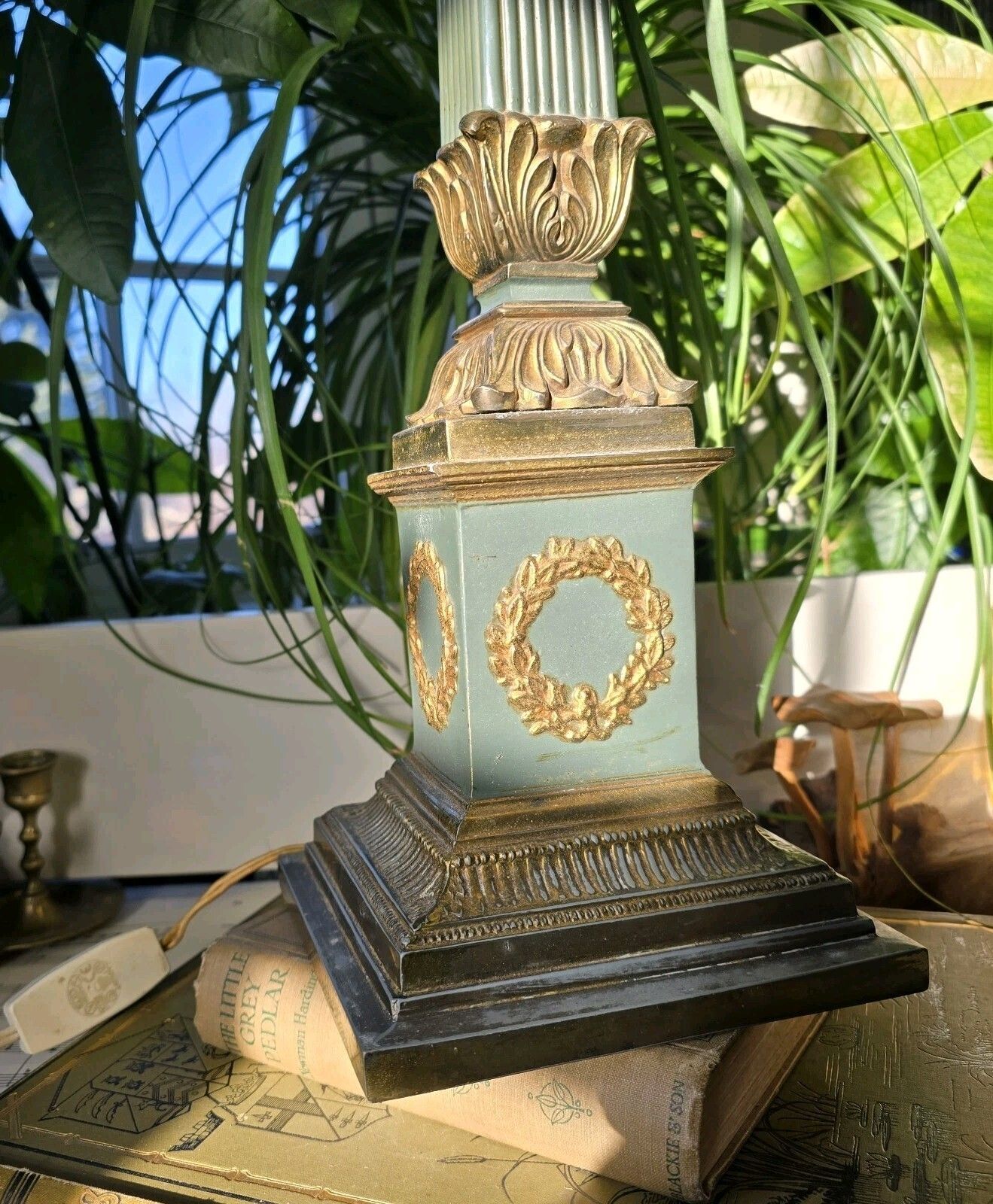 photo vintage Antique French Table Lamp 19th Century Empire Column Ornate Green Gold Rare