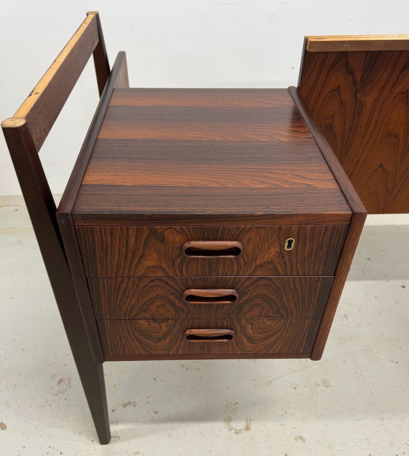 Rosewood 'Floating' Desk By Gunnar Nielsen For Tibergaard, 1960s. photo vinterior