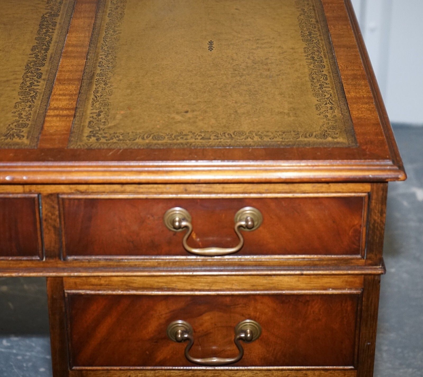 Lovely Bevan Funnell Vintage Pedestal Desk With Hunter Green Leather photo vintage