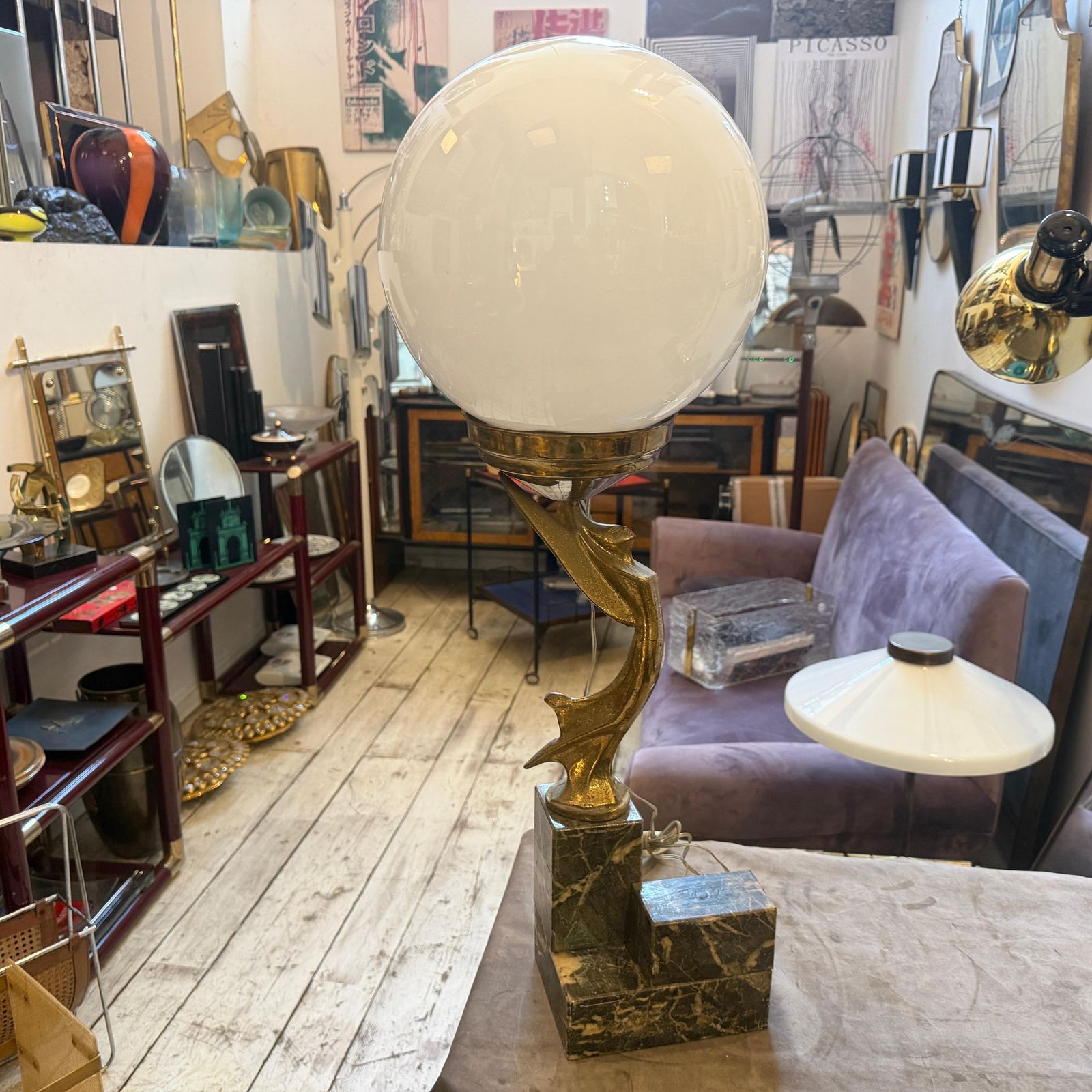 photo vintage 1930s Art Deco Black Marble, Gilded Metal And Milk Glass Italian Table Lamp
