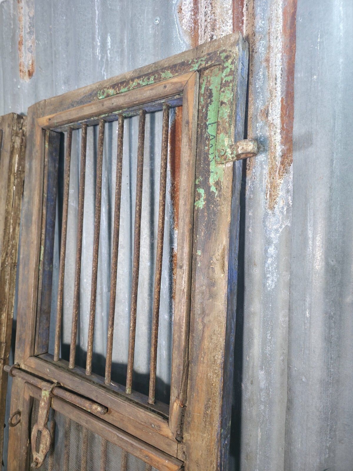 photo vinterior Pair Vintage Rustic Indian Wooden Iron Doors Garden Gates Room Divider Screen