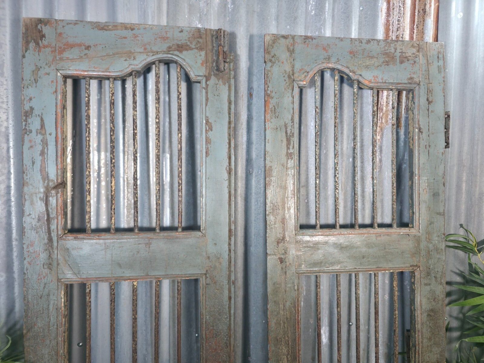 photo furniture Pair Vintage Rustic Indian Wooden Iron Doors Garden Gates Room Divider Screen