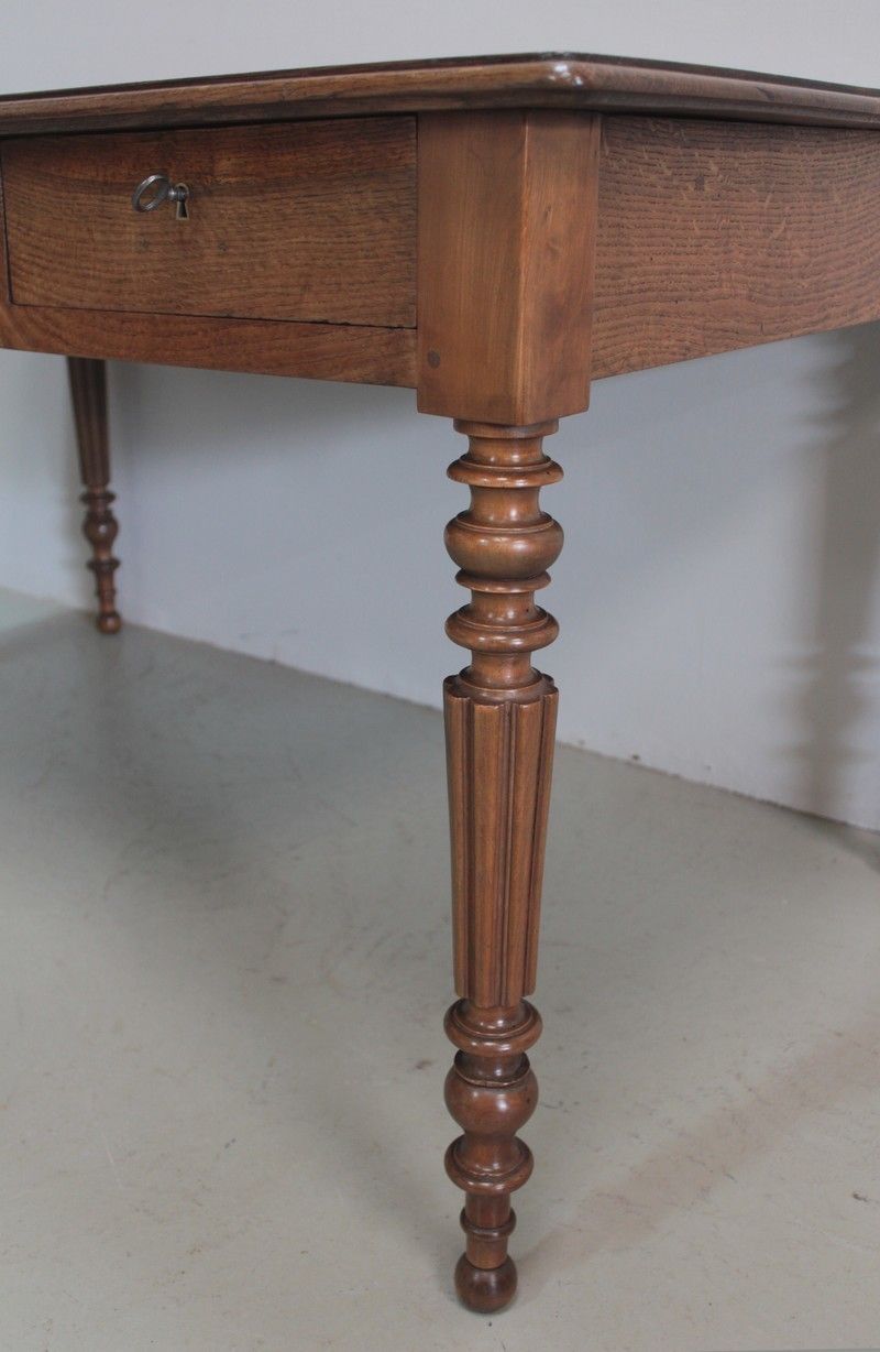 photo furniture Office Table In Nineteenth Oak