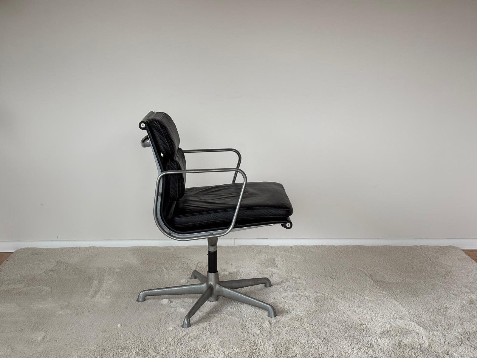Ea208 Soft Pad Chair By Charles And Ray Eames For Icf De Padova, 1973 photo buy