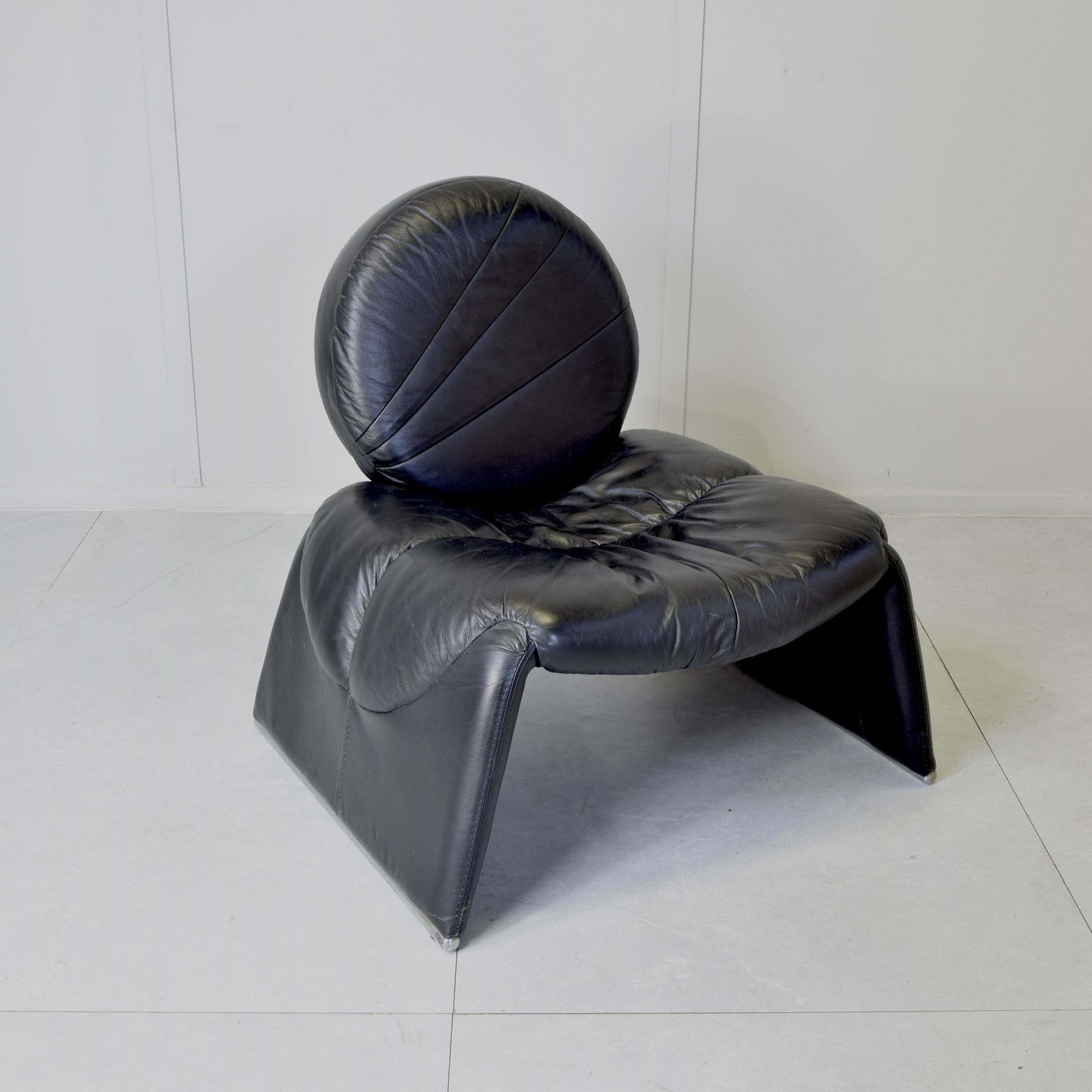 Vittorio Introini Armchair Calypso C35 1980s. photo furniture